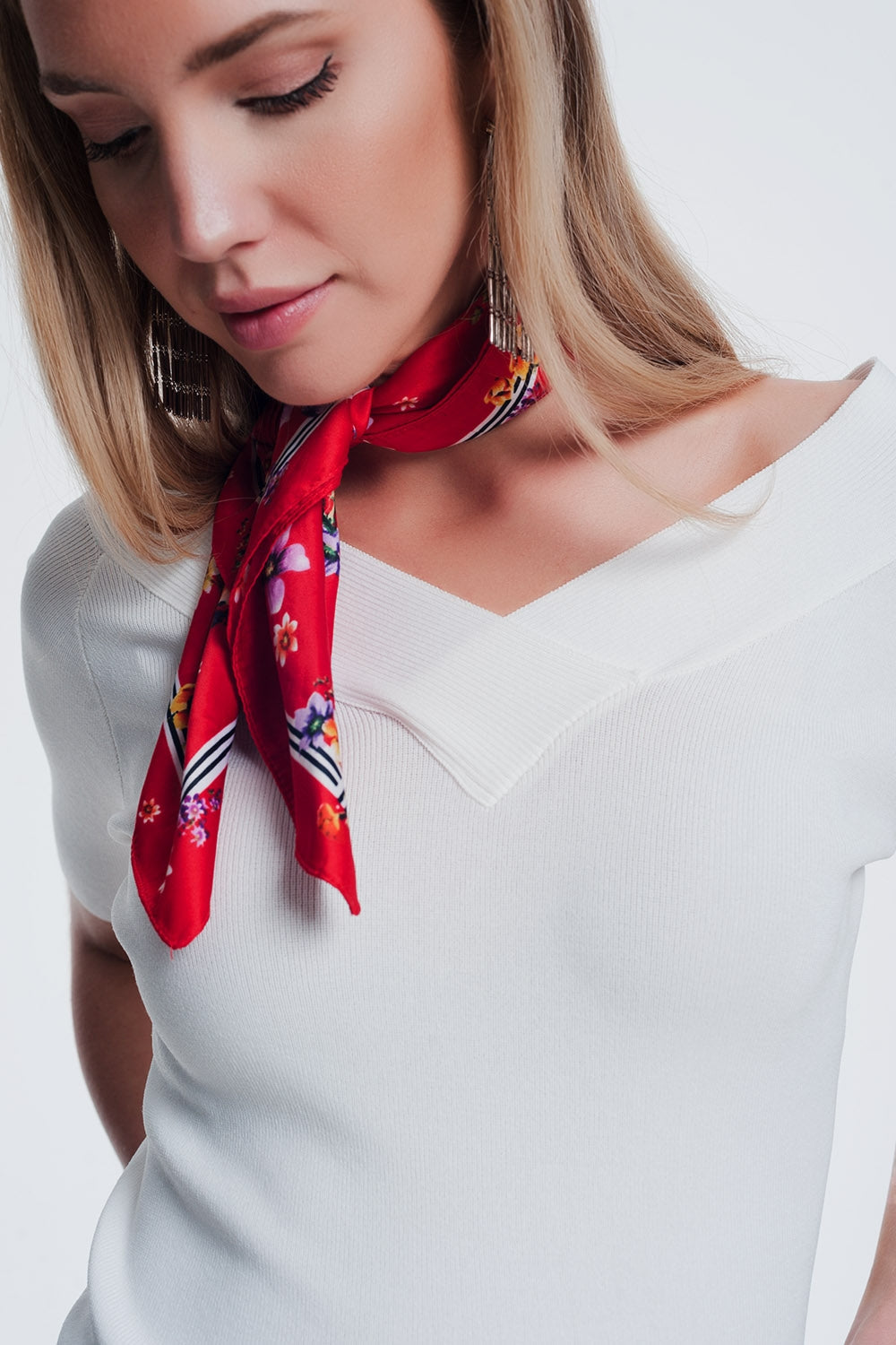 jersey crema con cuello v y manga corta Q2