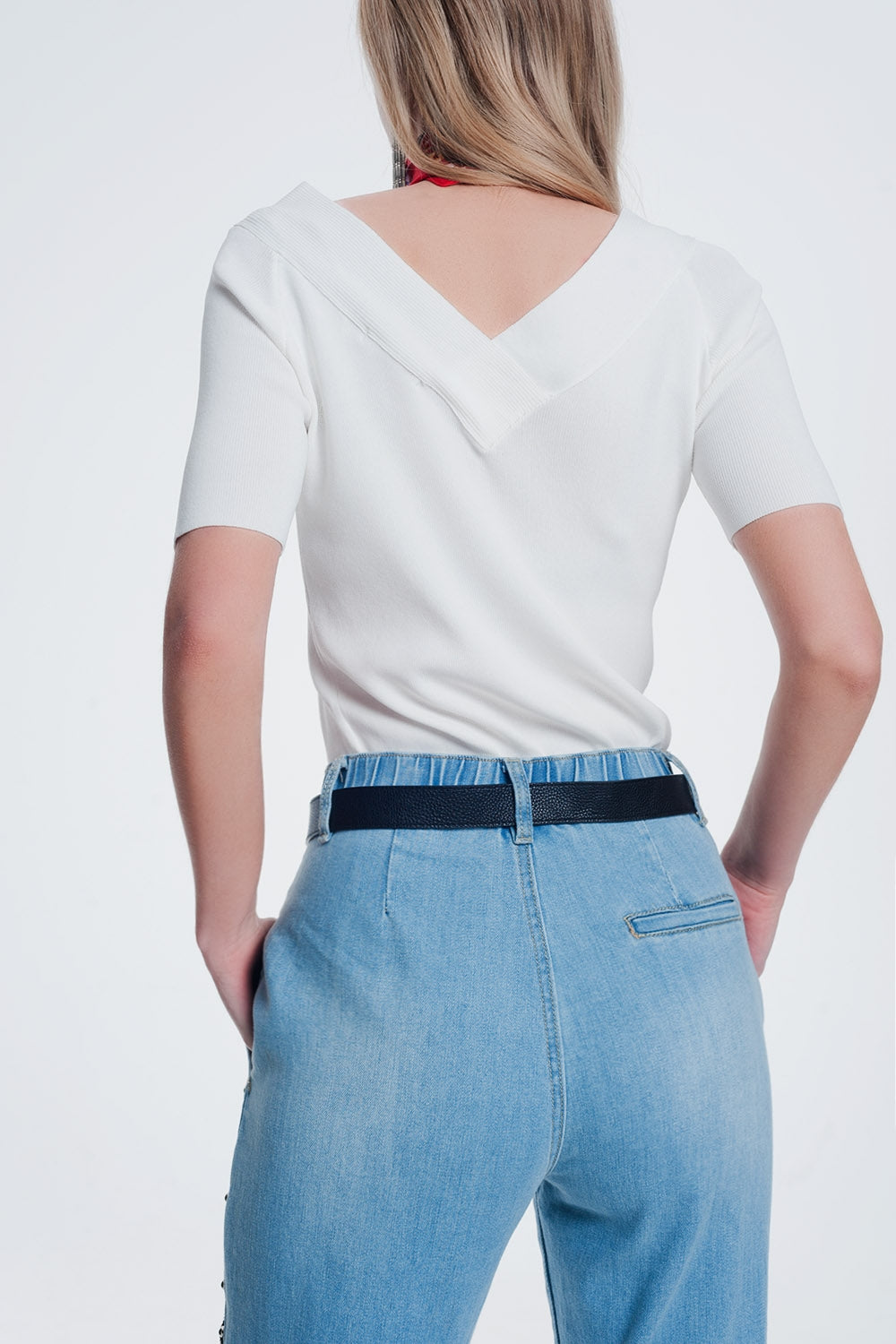 jersey crema con cuello v y manga corta Q2