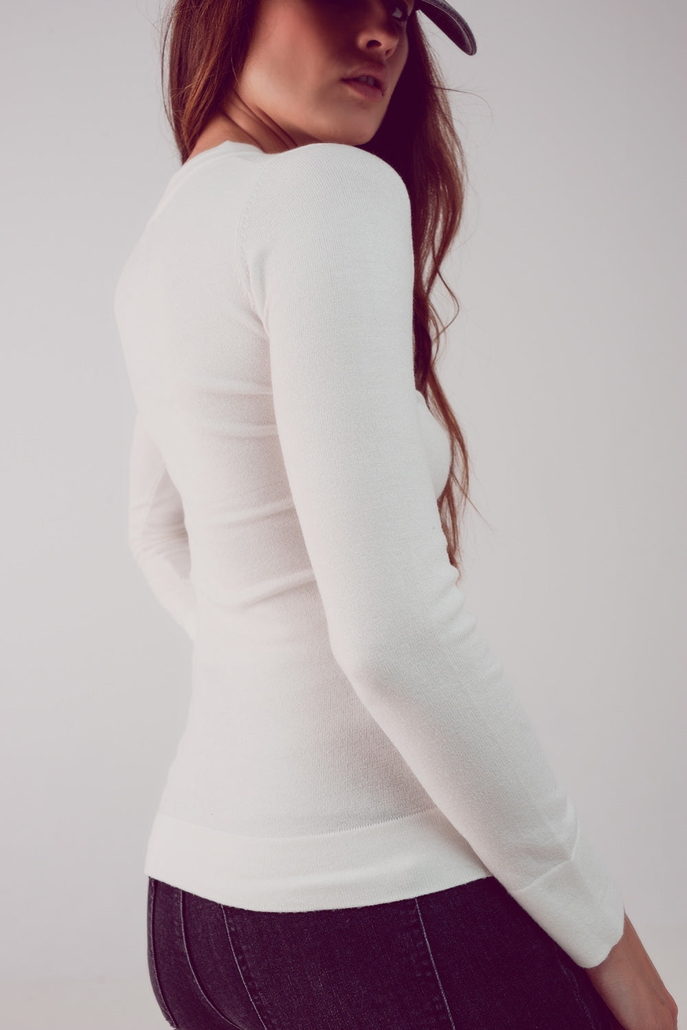 Jersey crema con escote V de punto fino Q2