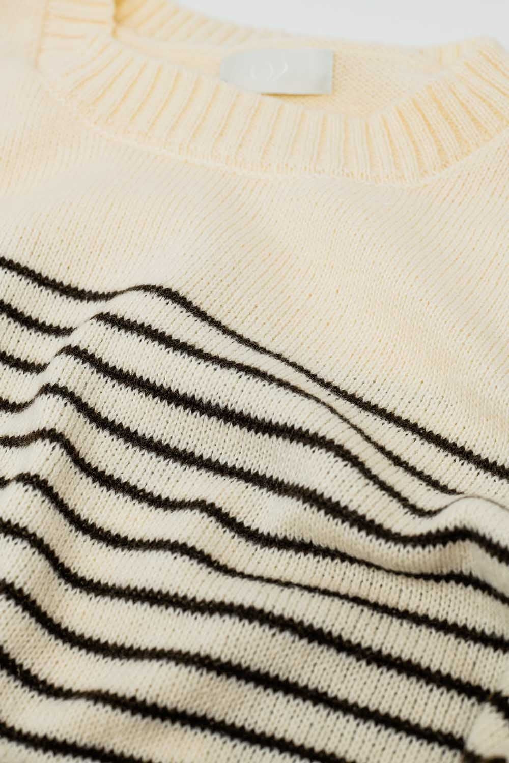 Jersey crema con rayas marrones y cuello barco Q2