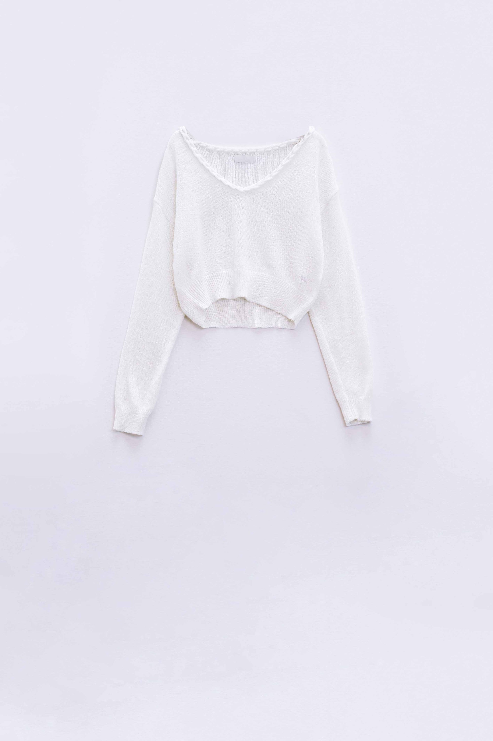 Q2 Jersey crema cuello pico ancho con detalle trenzado