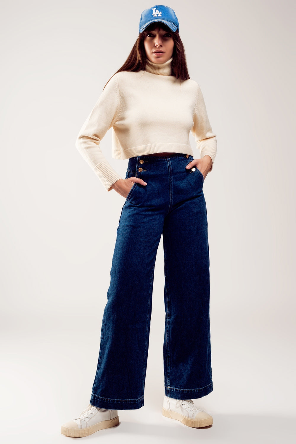 Jersey cropped de cuello alto en crema Q2