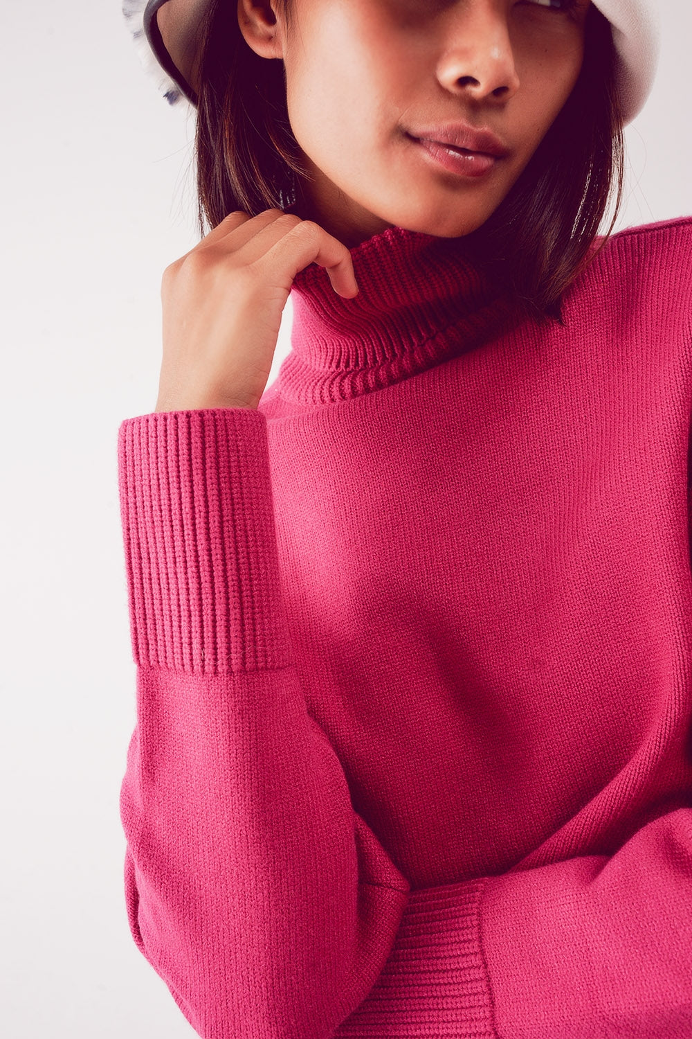 Jersey cropped de cuello alto en fucsia Q2