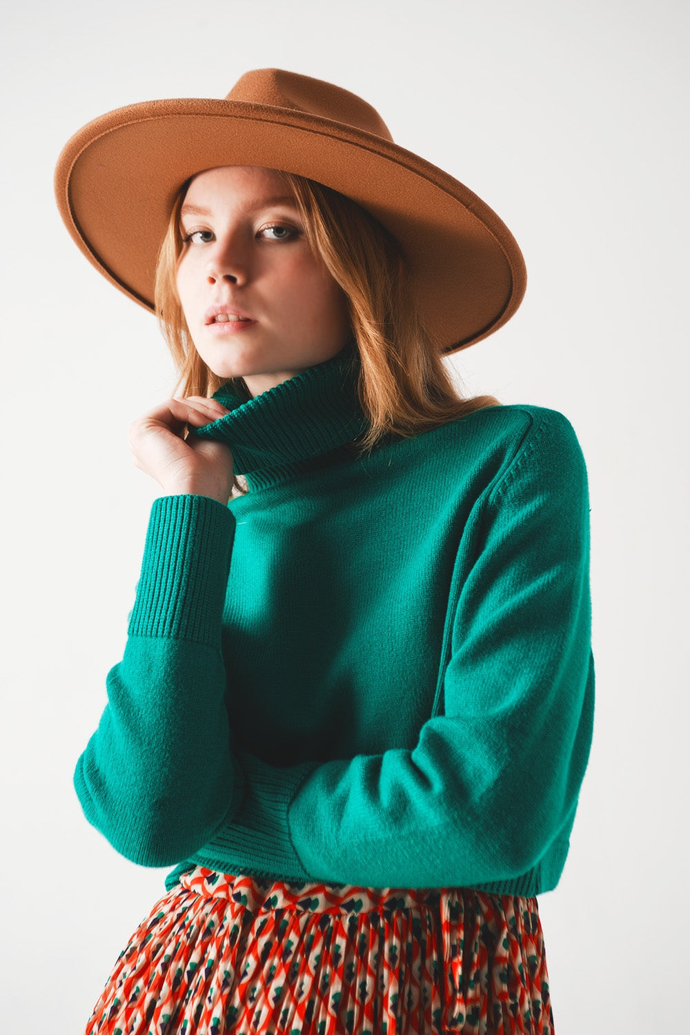 Jersey cropped de cuello alto en verde Q2