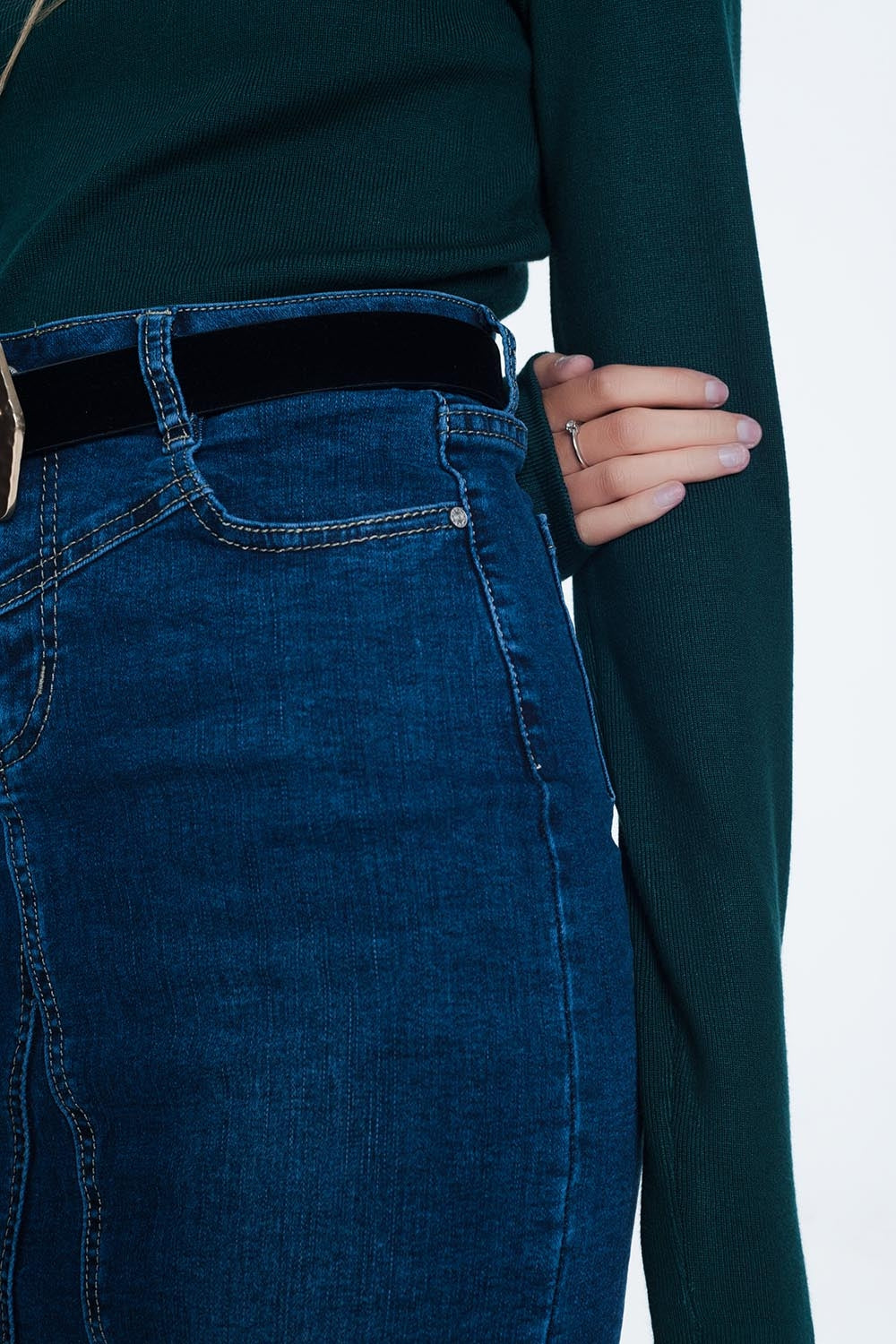 Jersey de corte slim de canalé con detalle de volante en verde Q2