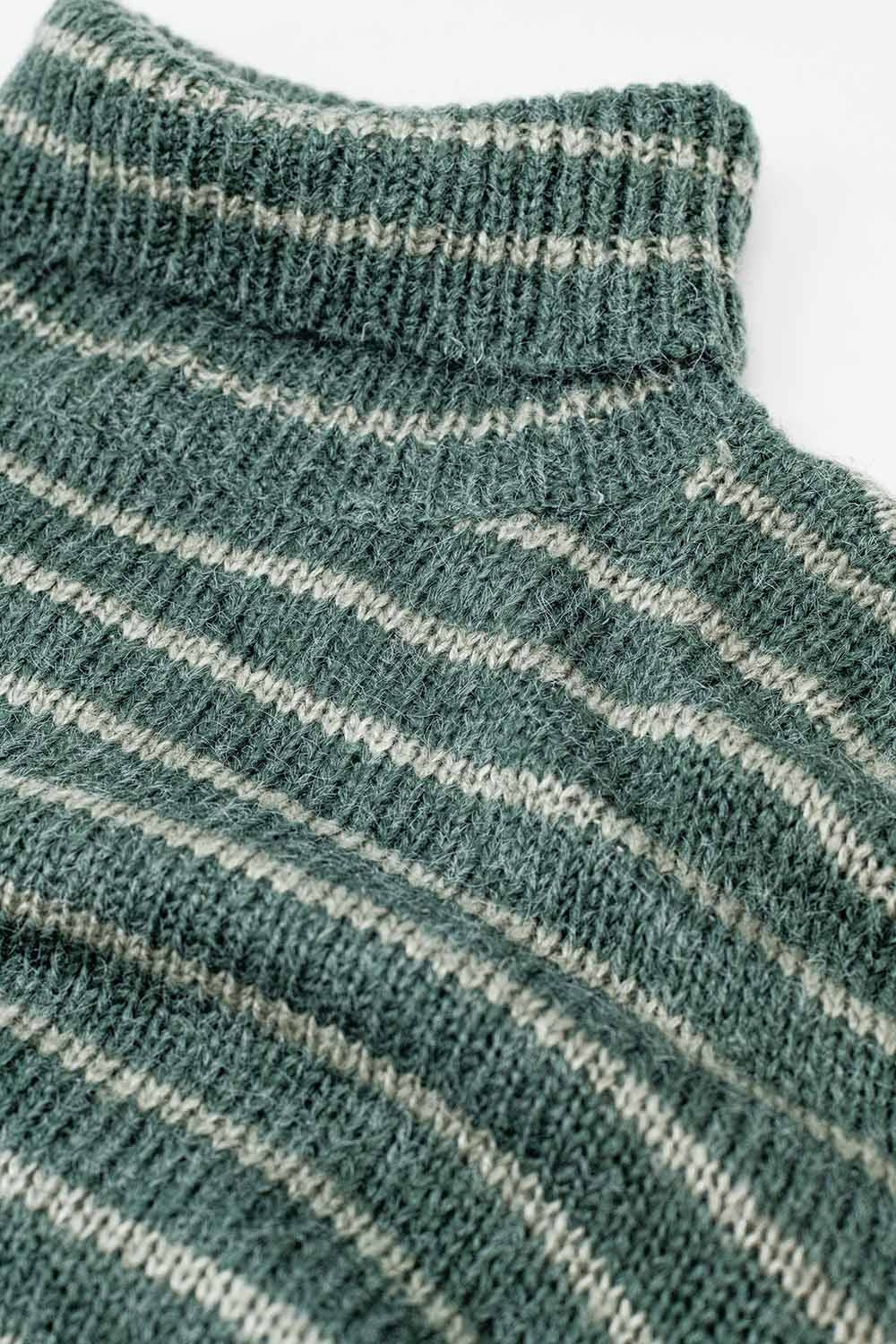 jersey de cuello alto a rayas de punto suave en verde Q2