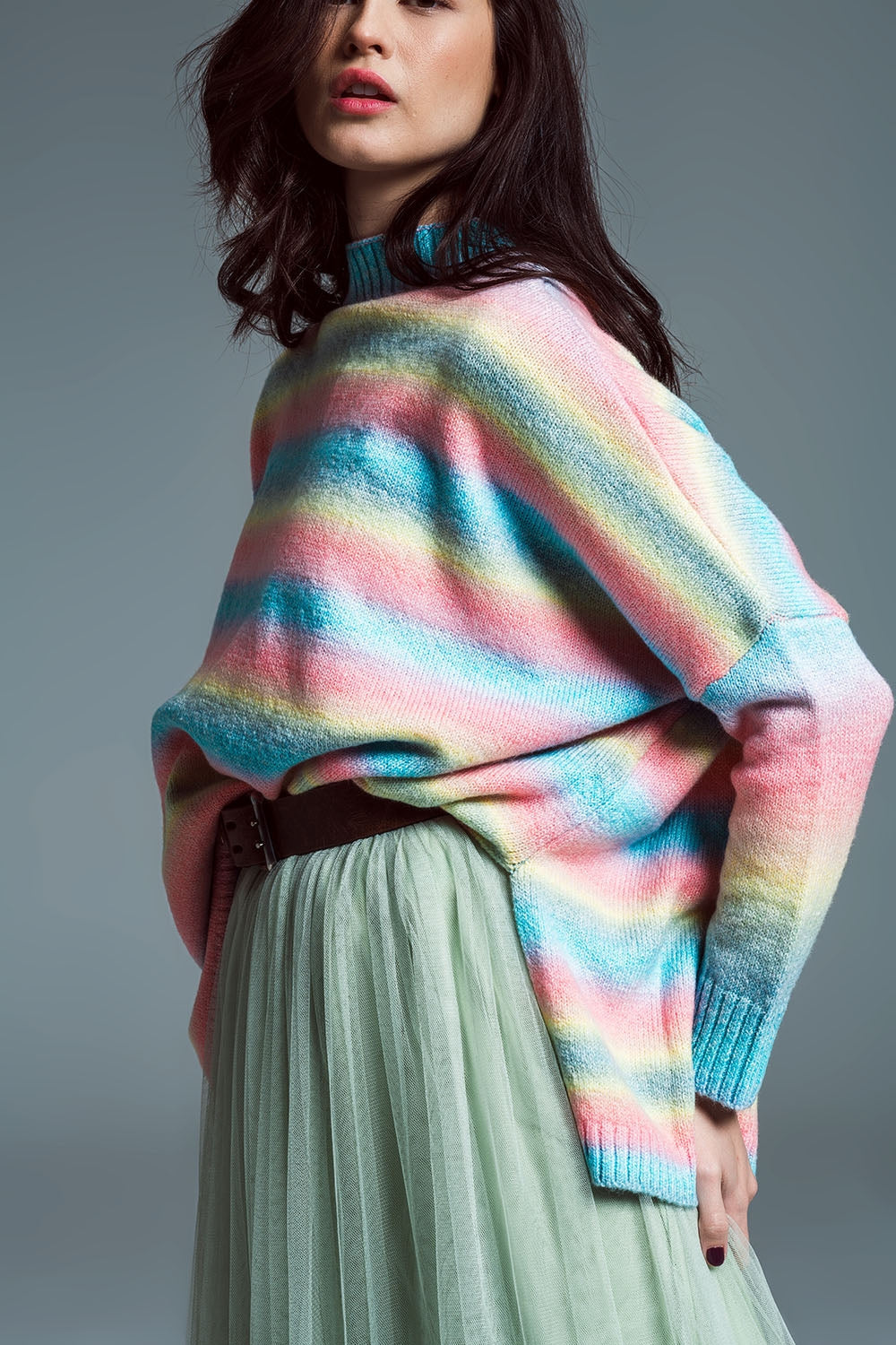 Jersey de cuello alto multicolor oversize con aberturas laterales Q2