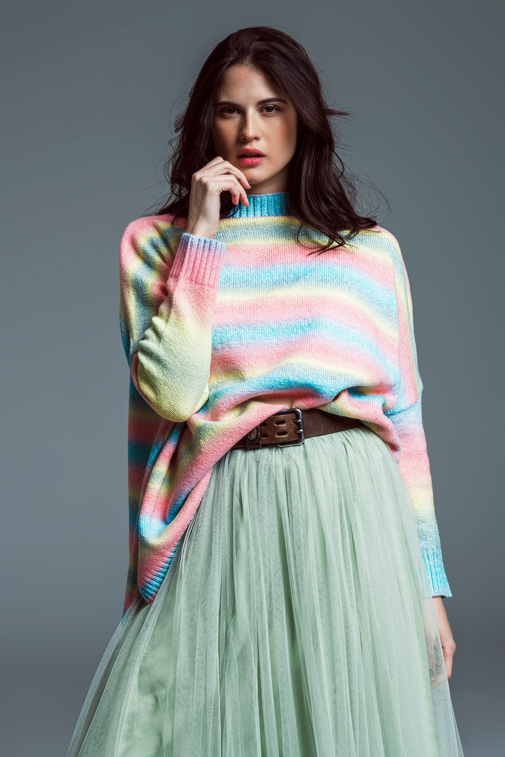 Q2 Jersey de cuello alto multicolor oversize con aberturas laterales