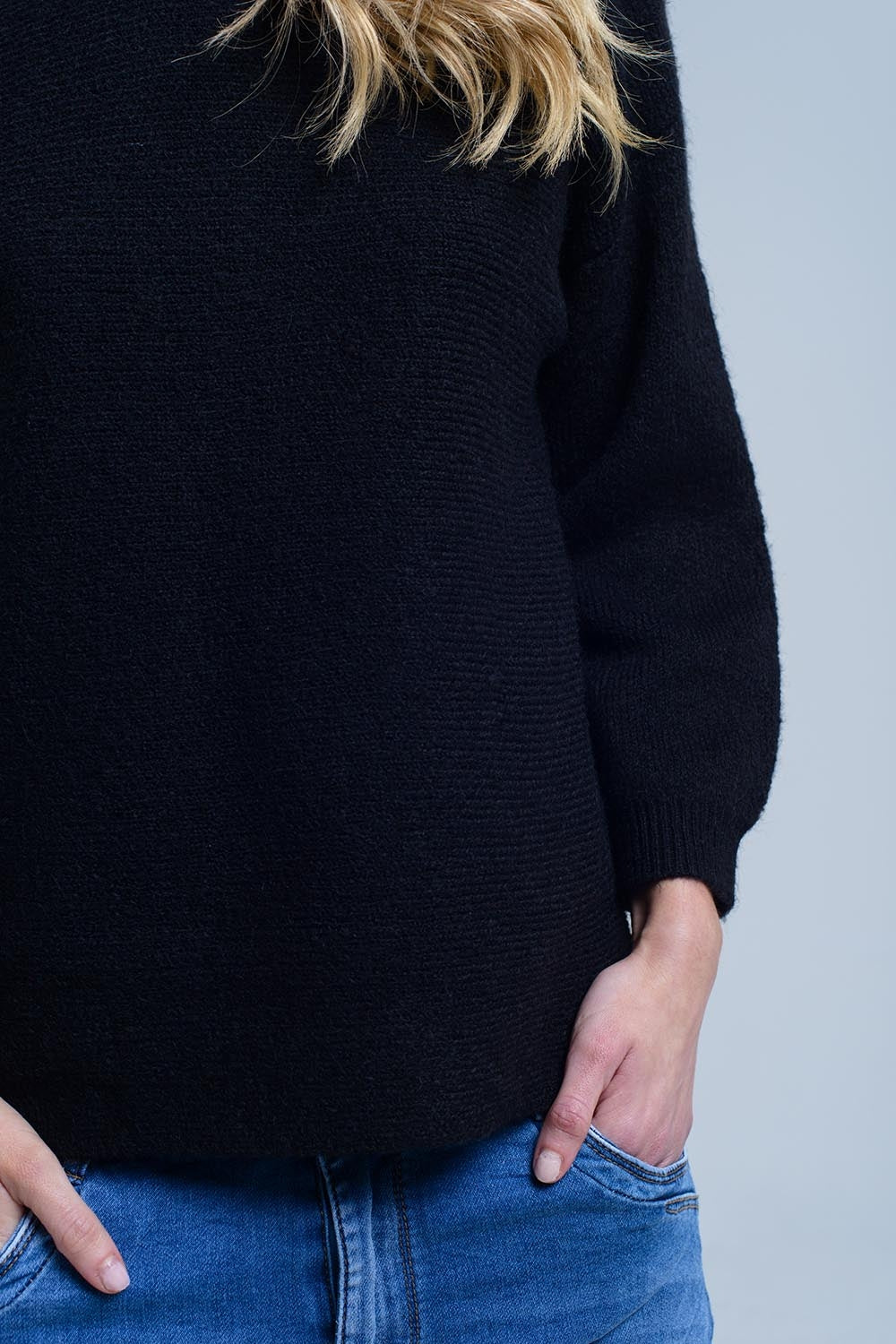 Jersey de cuello redondo de punto negro Q2