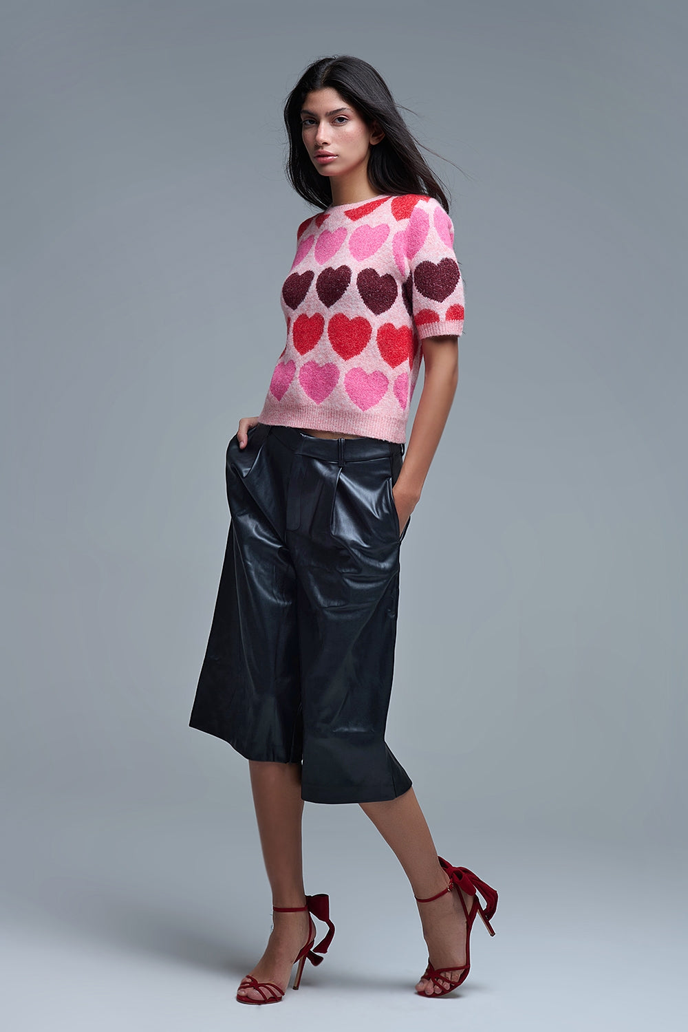 Jersey de manga corta con estampado de corazones en rosa Q2