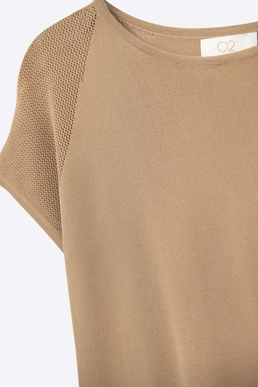 Jersey de manga corta de canalé camel con malla de punto en el hombro Q2