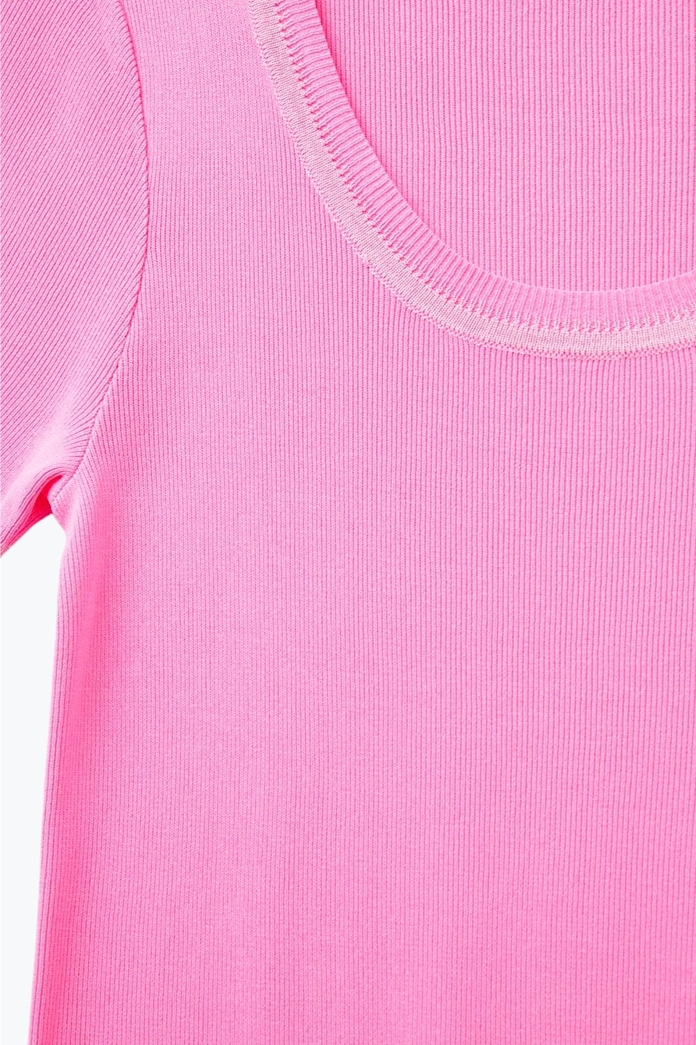Jersey De Manga Corta En Rosa Con Costura Plateada En El Cuello Redondo Q2