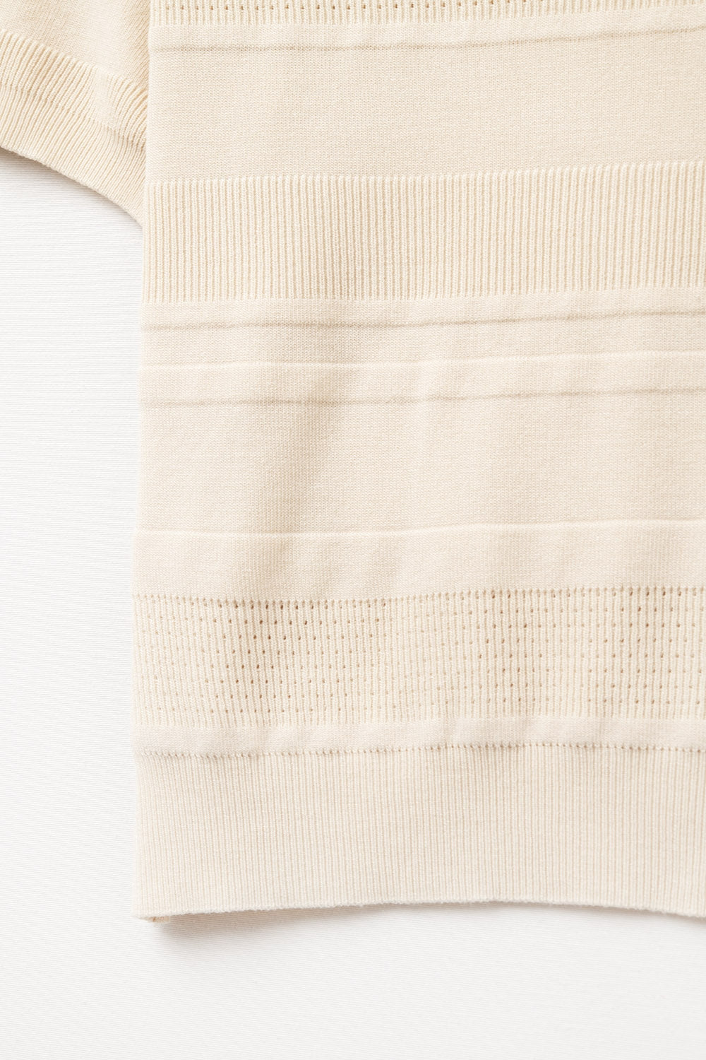 Jersey de punto a rayas texturizado en beige Q2