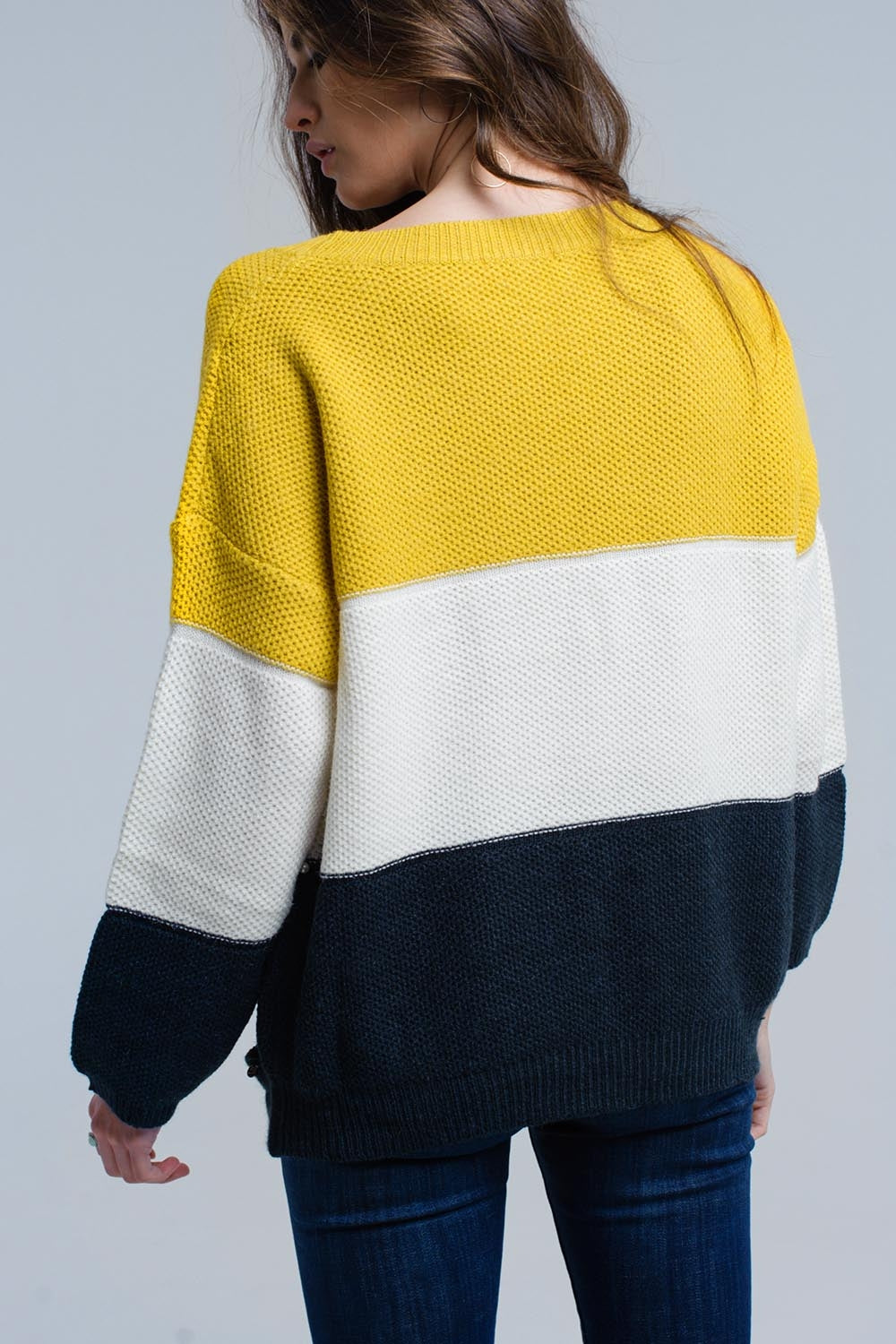 Jersey de punto amarillo con perlas Q2