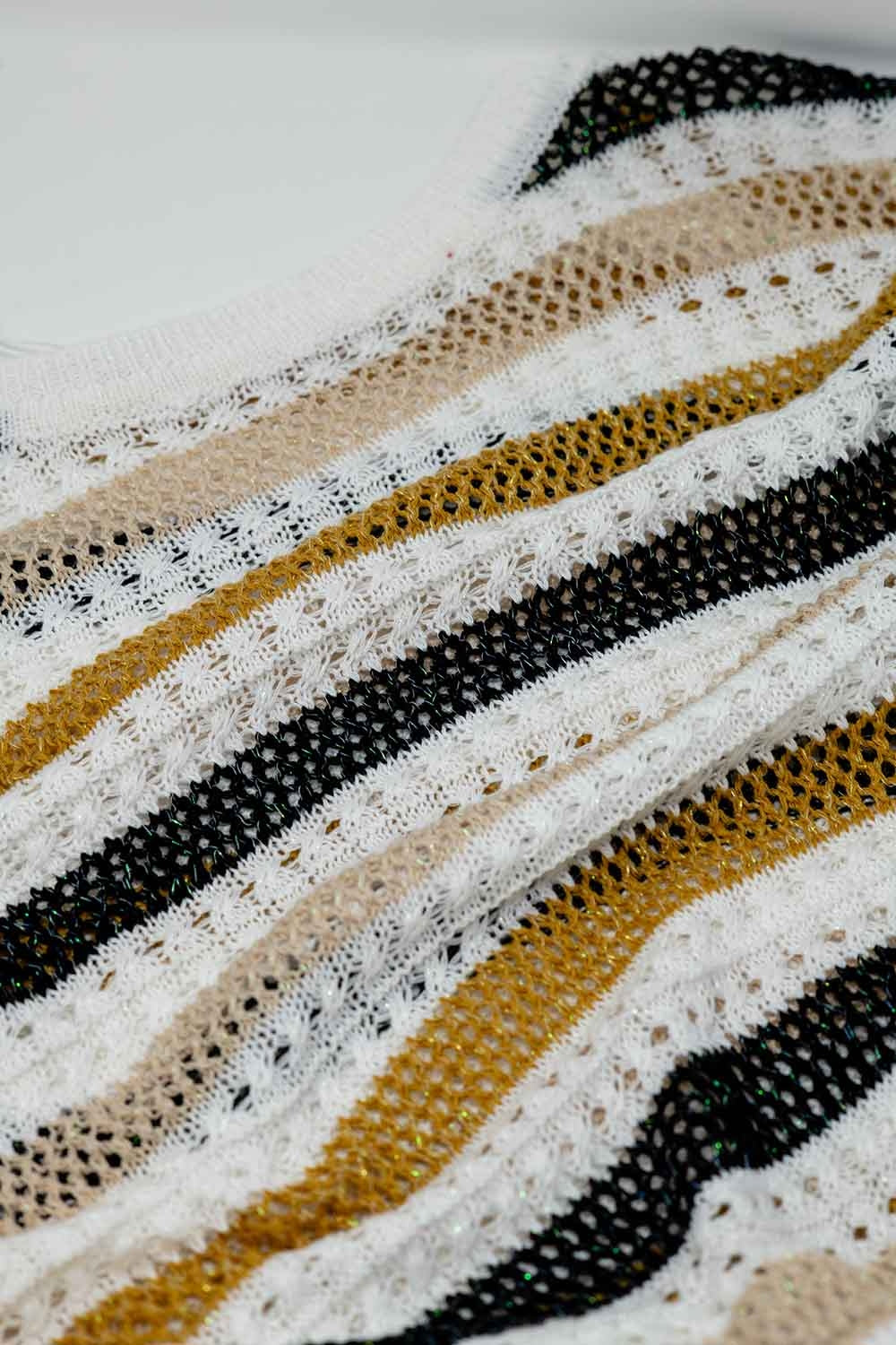 Jersey de punto blanco con rayas multicolores Q2