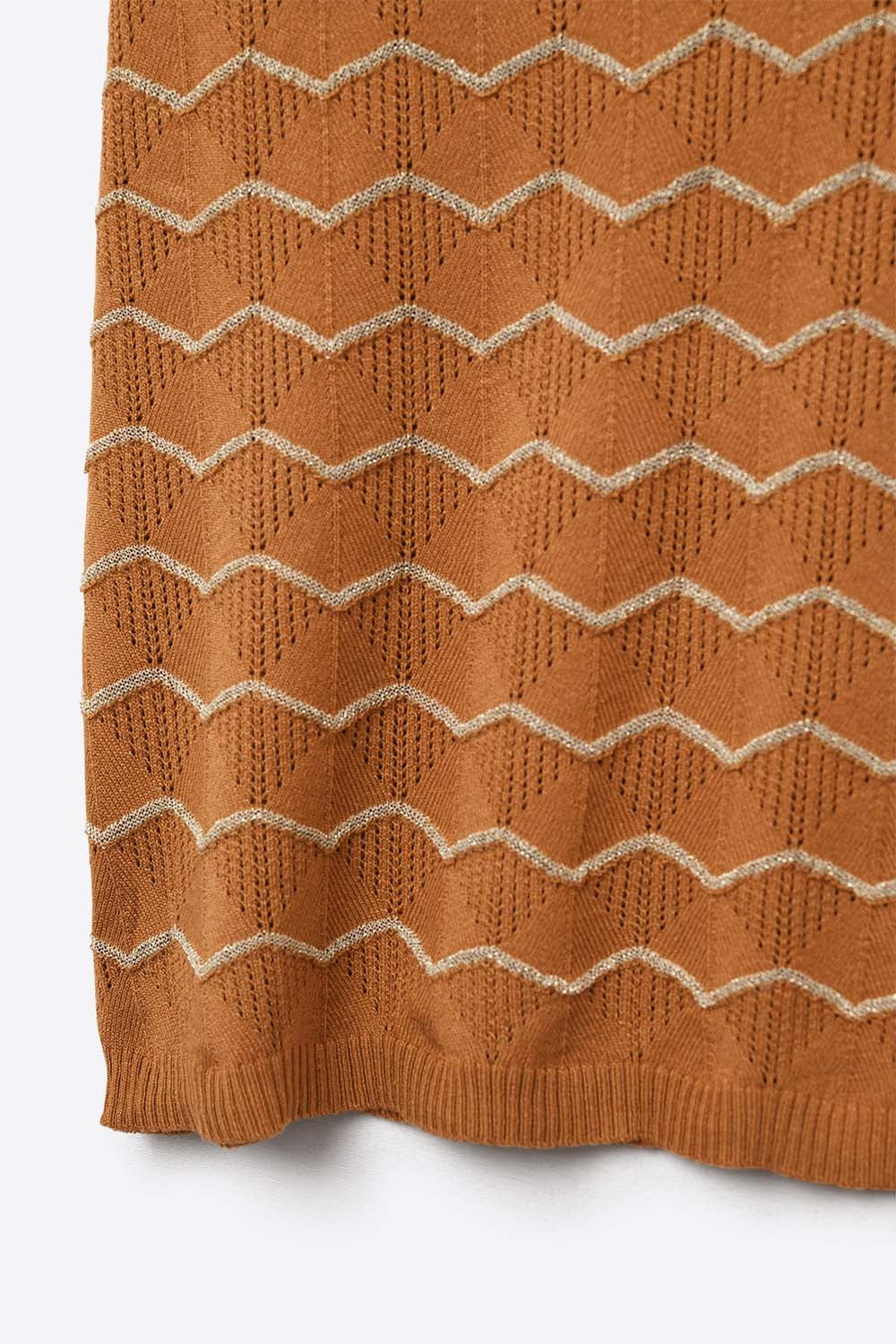 Jersey de punto con cuello en V en zigzag y mangas caídas en marrón Q2