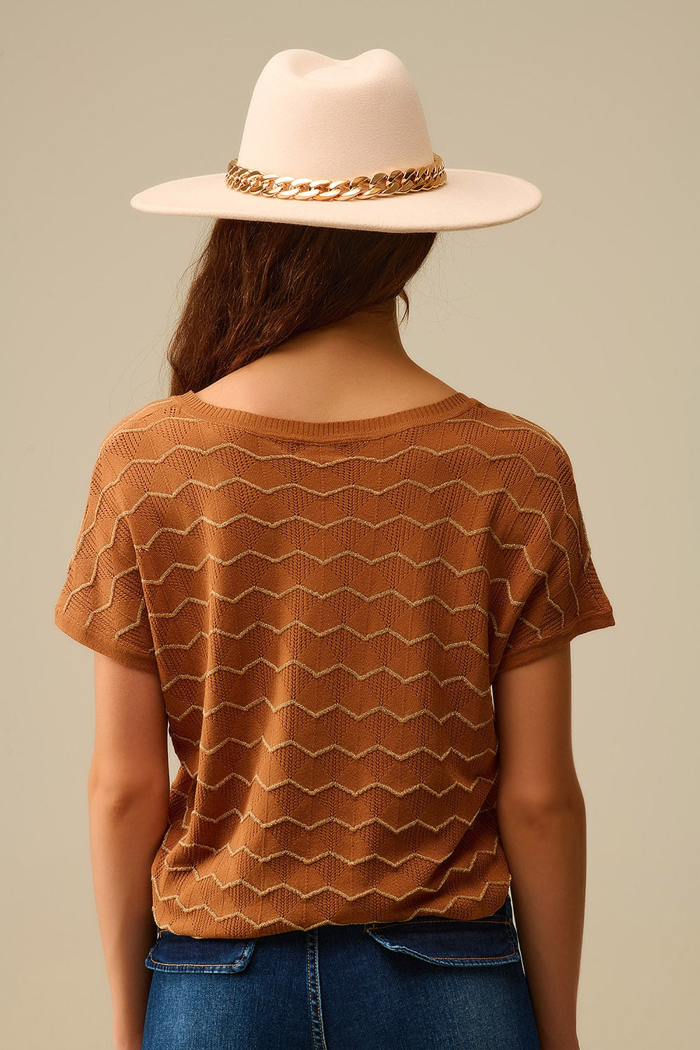 Jersey de punto con cuello en V en zigzag y mangas caídas en marrón Q2