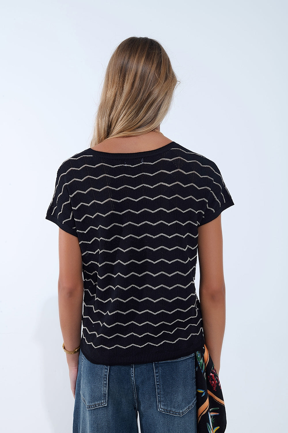 Jersey de punto con cuello en V y mangas caídas Zigzag en negro Q2