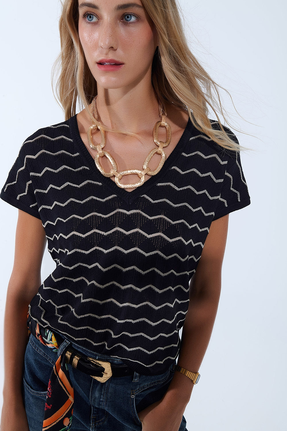 Jersey de punto con cuello en V y mangas caídas Zigzag en negro Q2