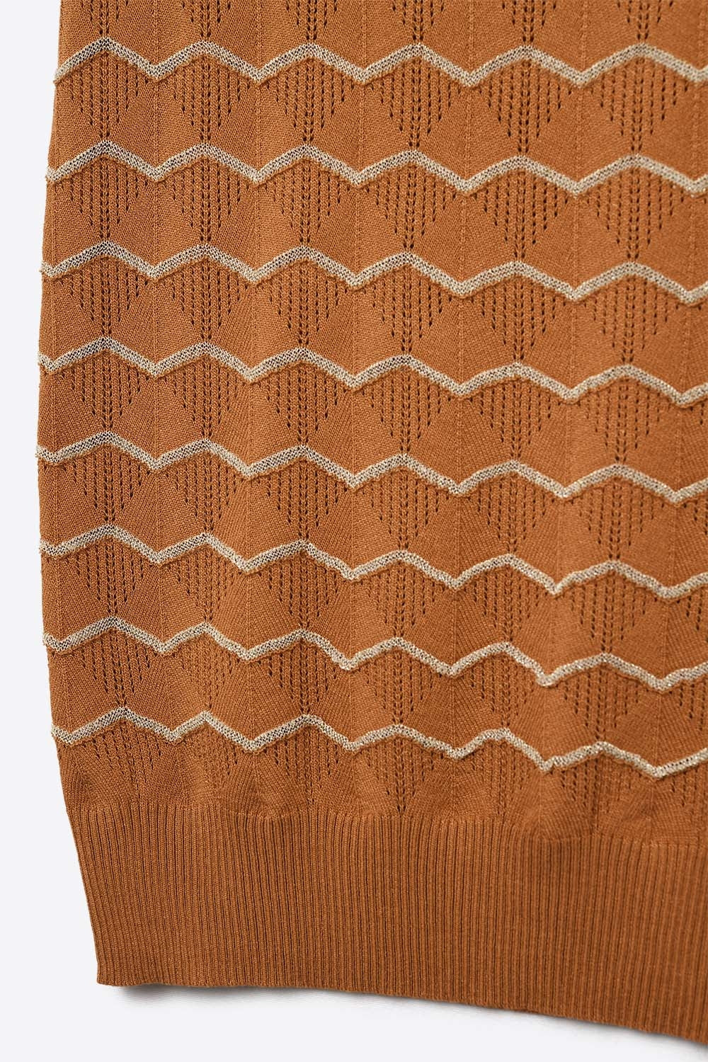 Jersey de punto con dibujo de zigzag dorado Q2