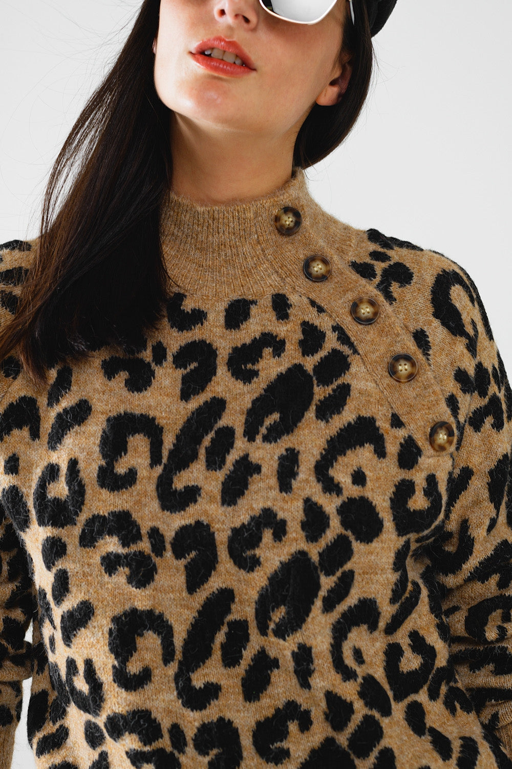 Jersey de punto de leopardo con botones laterales Q2