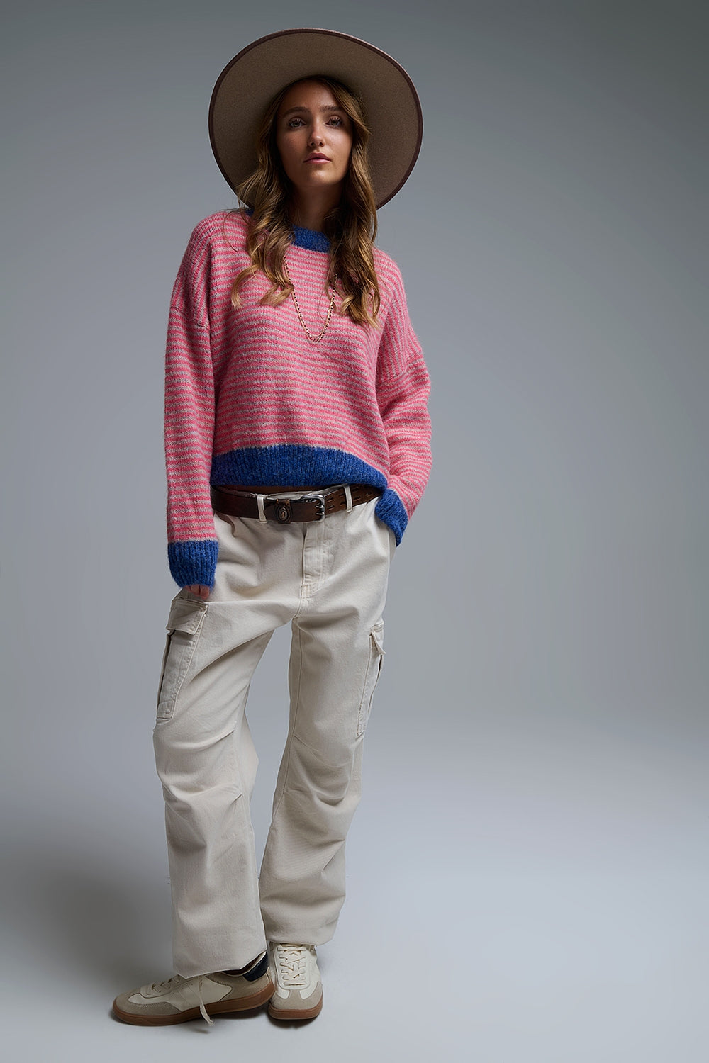 Jersey de punto de rayas vibrantes con detalles azul marino Q2