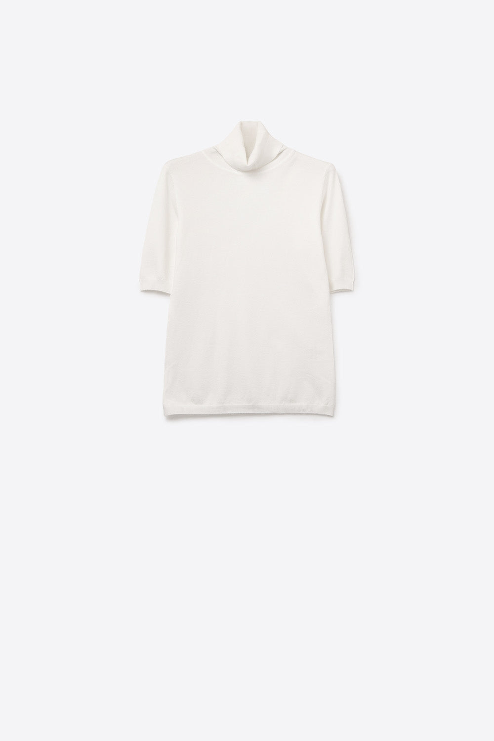 Q2 Jersey de punto fino en blanco con cuello alto y mangas al codo