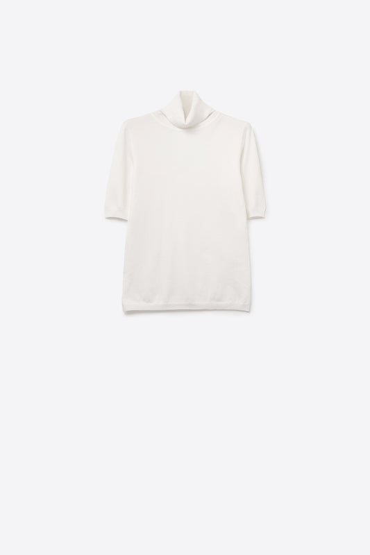 Q2 Jersey de punto fino en blanco con cuello alto y mangas al codo