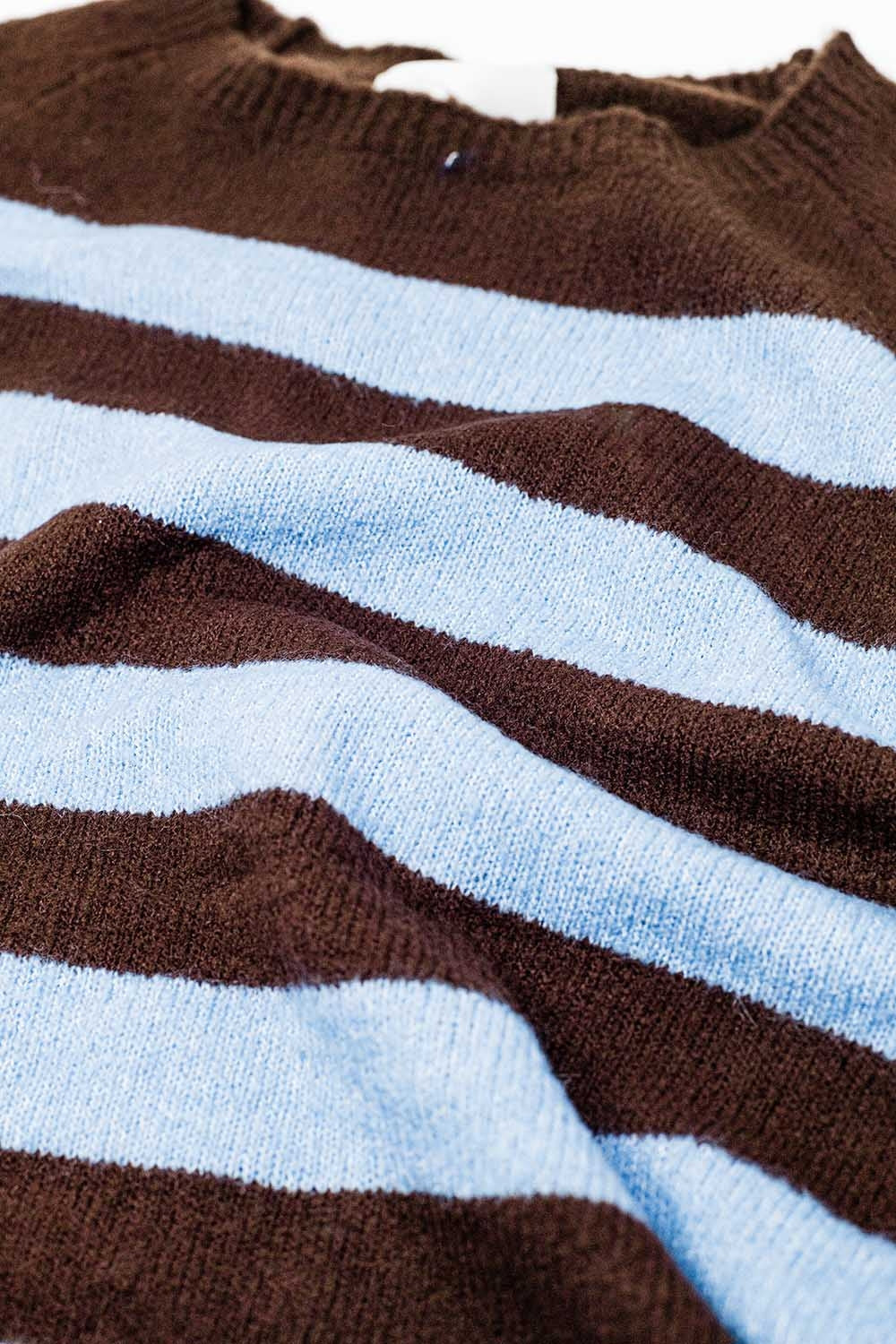 Jersey de punto fino en marrón con rayas azules Q2