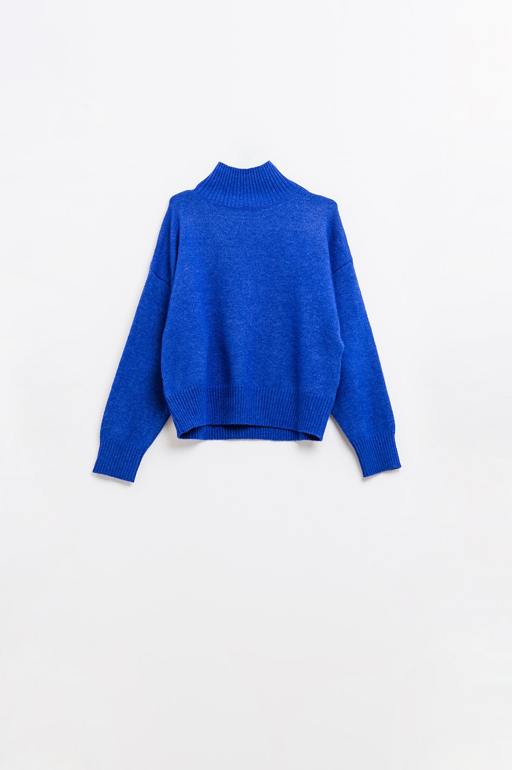 jersey de punto grueso en azul con cuello alto Q2