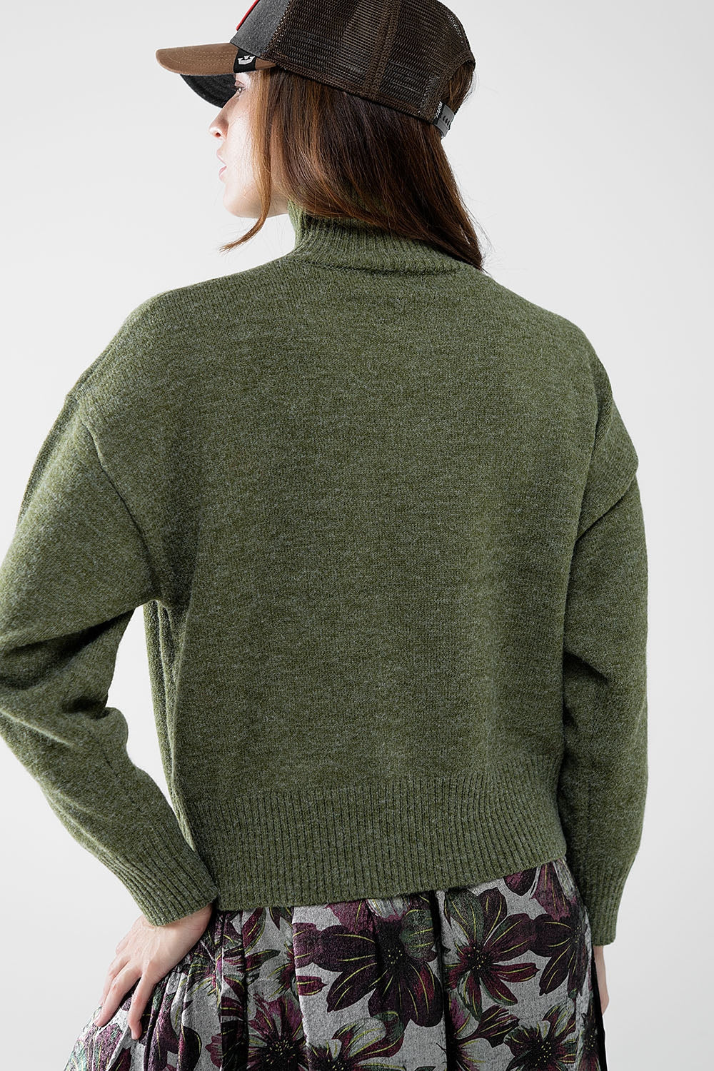 jersey de punto grueso en verde con cuello alto Q2