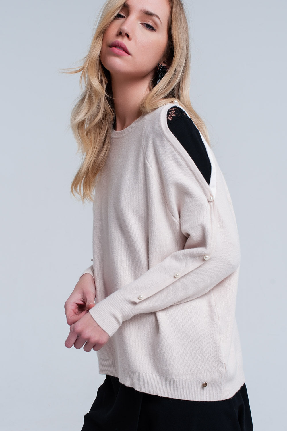 Jersey de punto pálido rosa con detalle de perla Q2