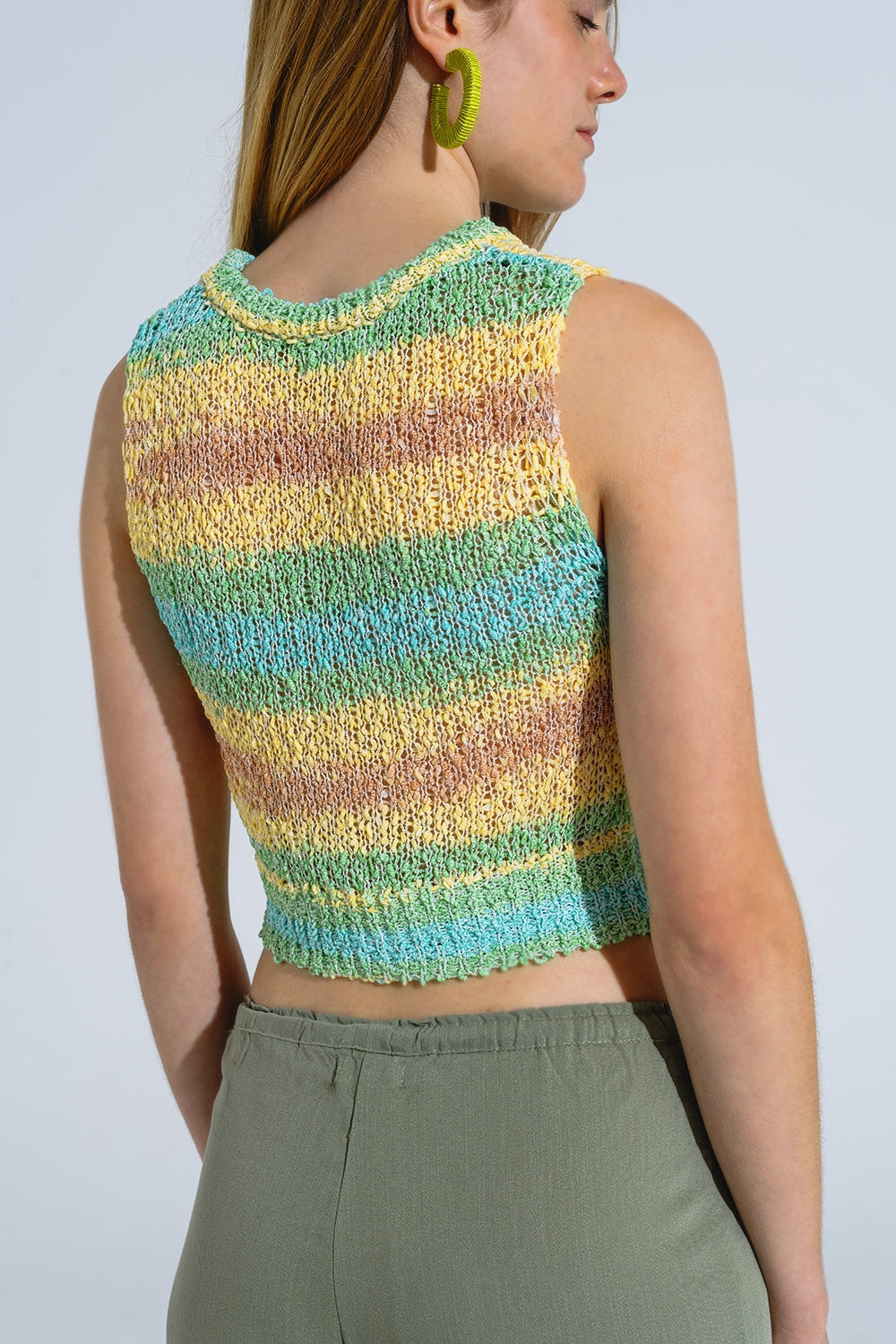 Jersey de punto sin mangas multicolor con rayas y cuello redondo Q2