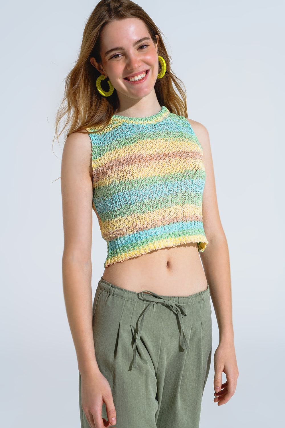 Jersey de punto sin mangas multicolor con rayas y cuello redondo Q2