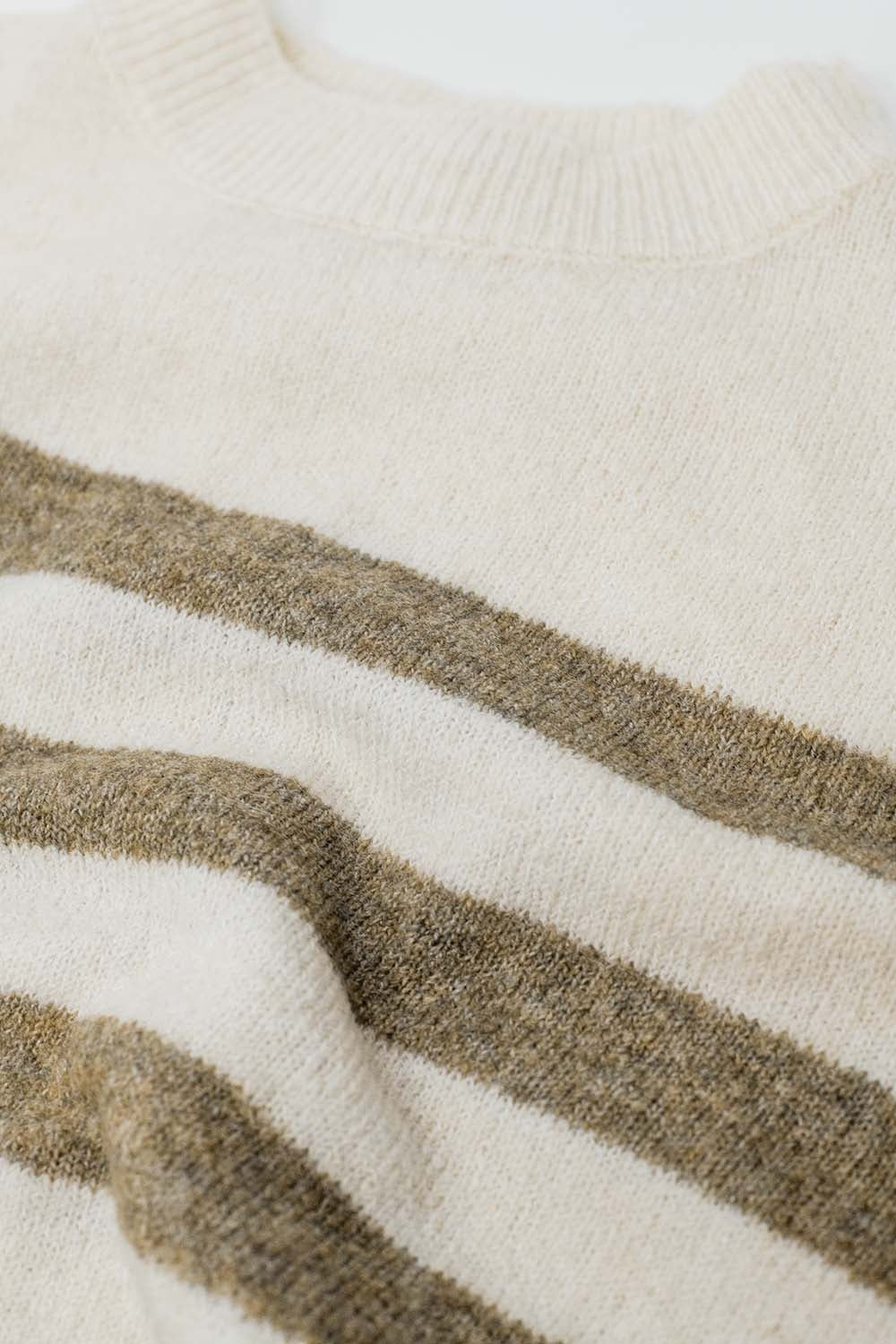 Jersey de punto suave beige con rayas camel Q2