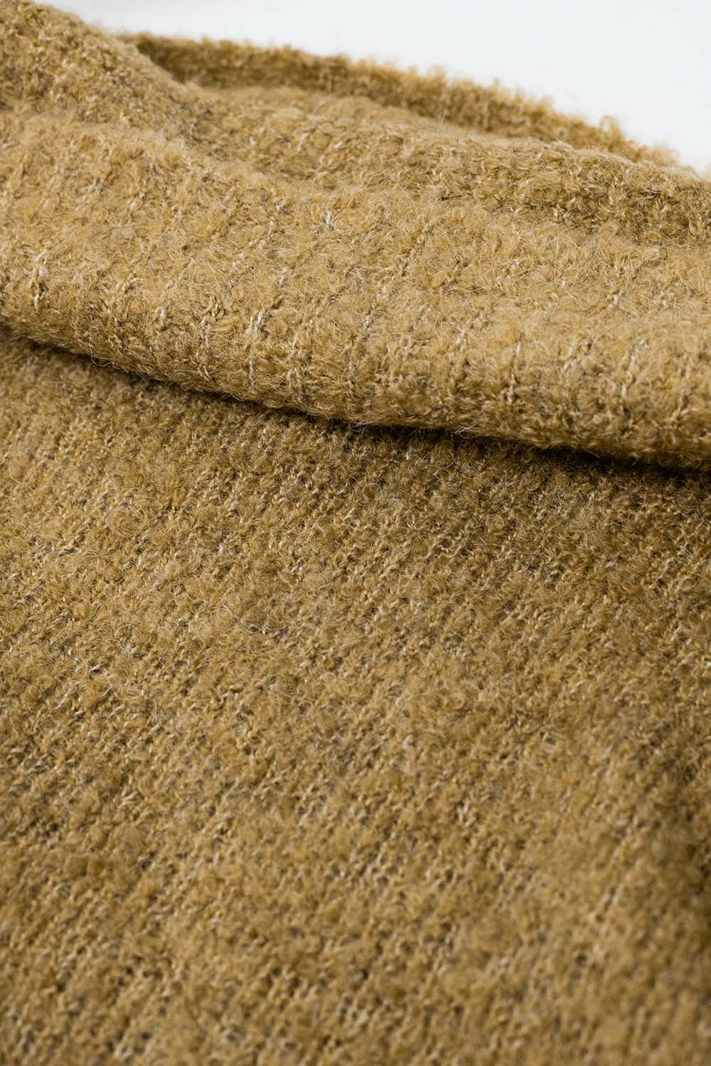 jersey de punto suave de cuello alto en color camel Q2