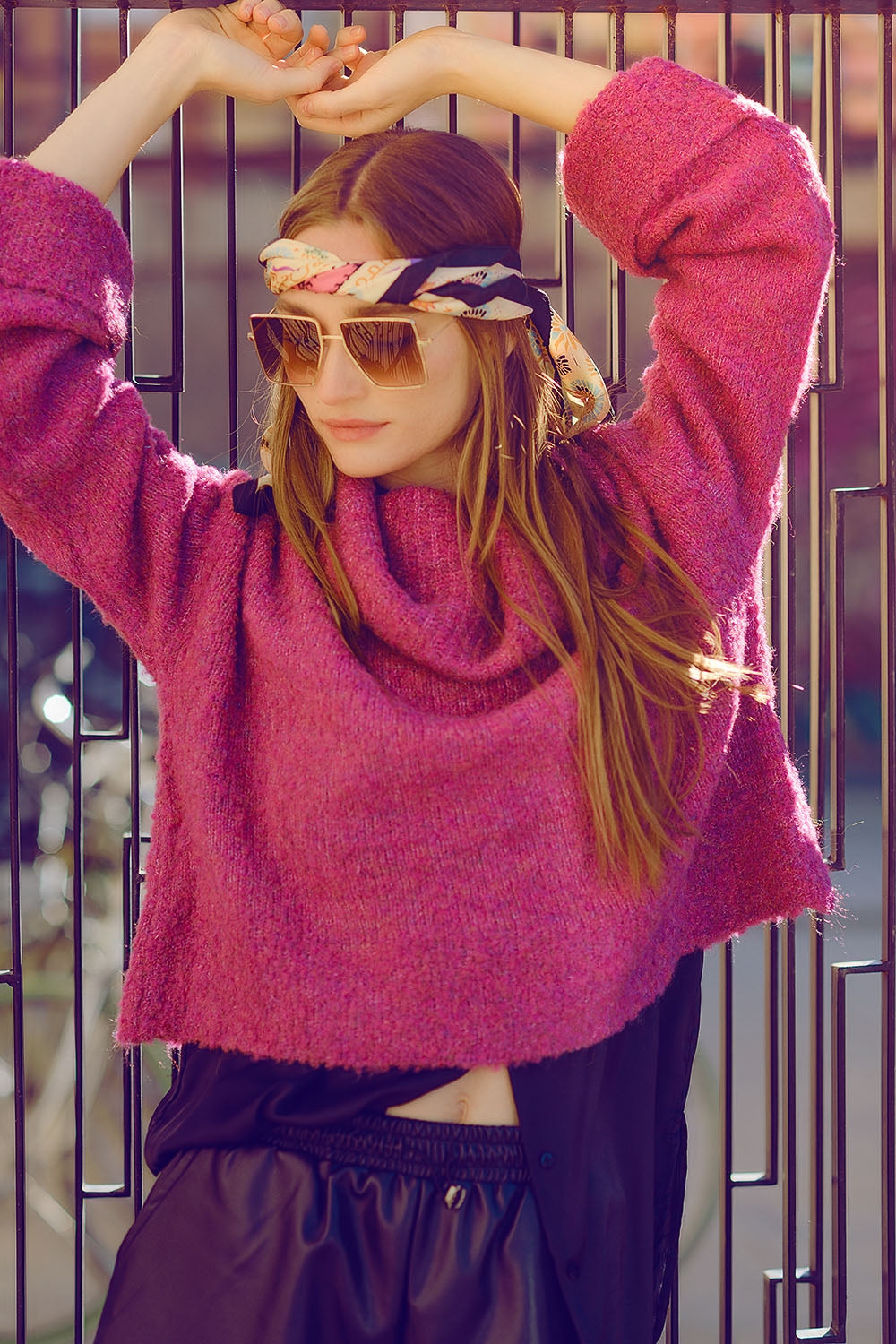 jersey de punto suave de cuello alto en color fucshia Q2