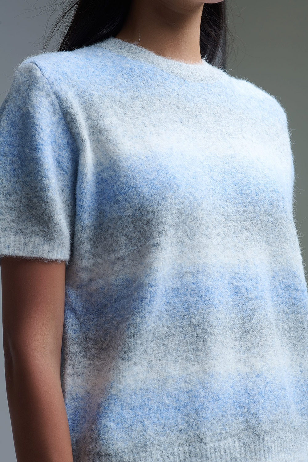Jersey de rayas ombré de manga corta en azul Q2
