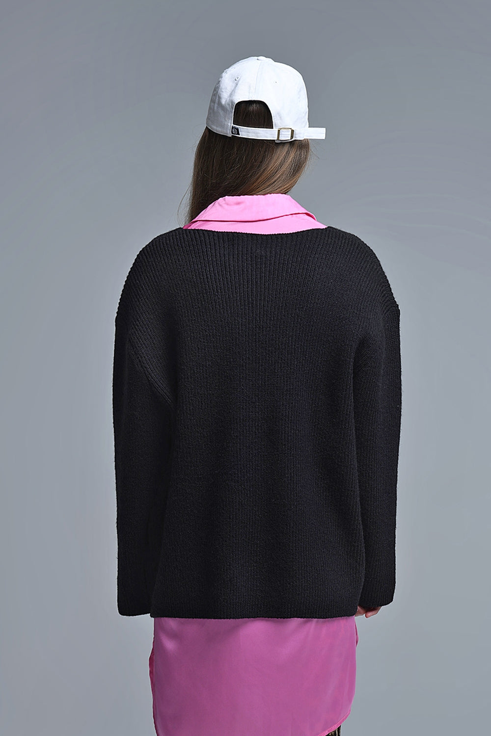 Jersey fino oversize con cuello en V en negro Q2