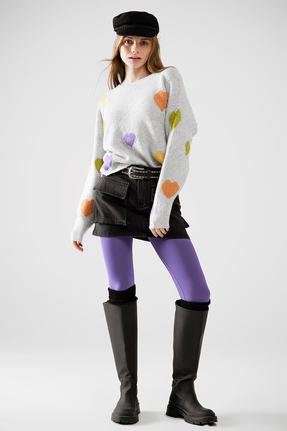 Jersey gris con cuello barco y estampado de corazones Q2