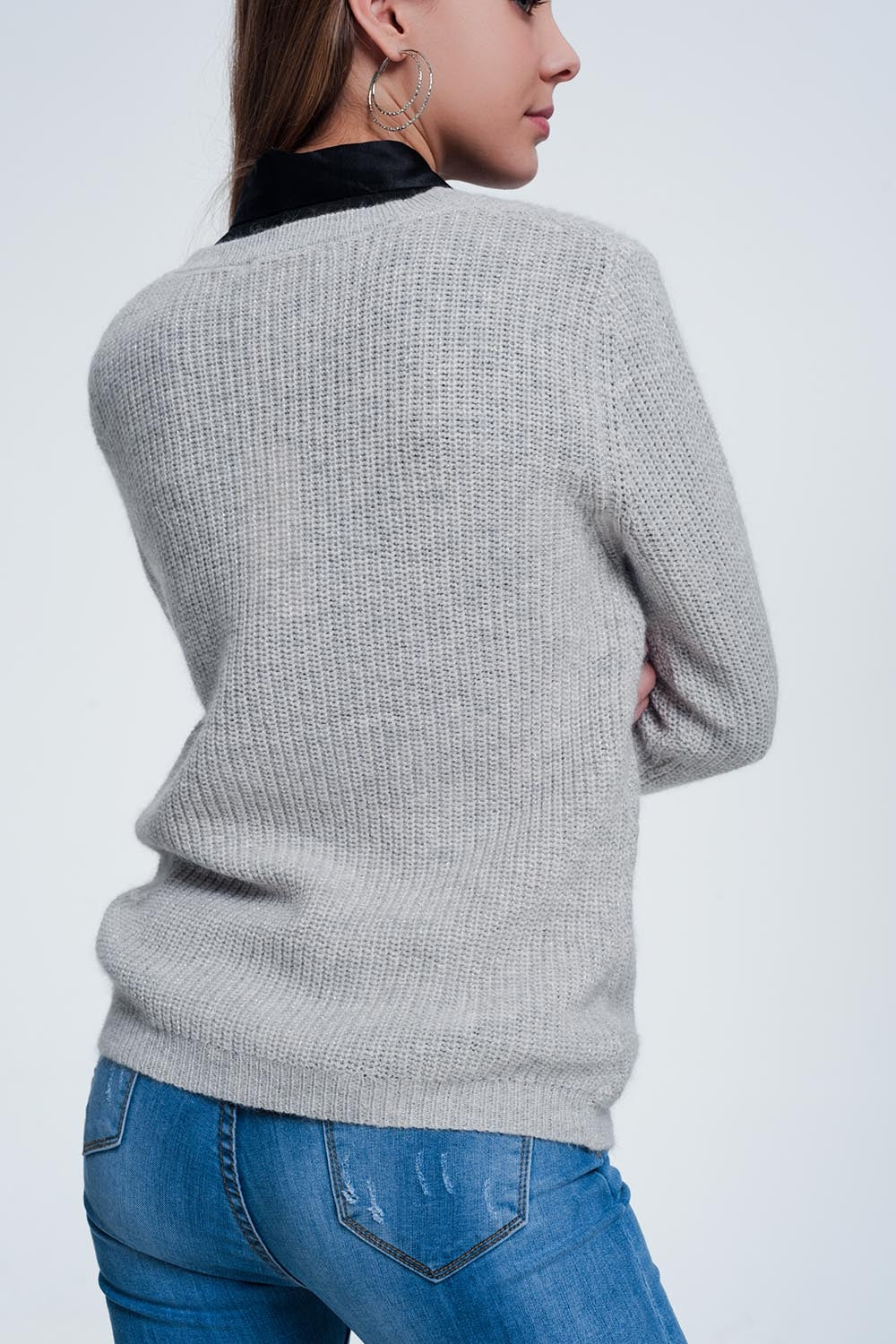 Jersey gris con detalles calados Q2
