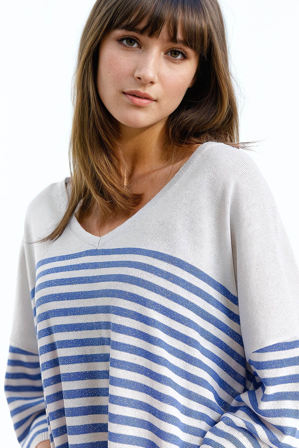 Jersey gris con rayas azules y cuello de pico Q2