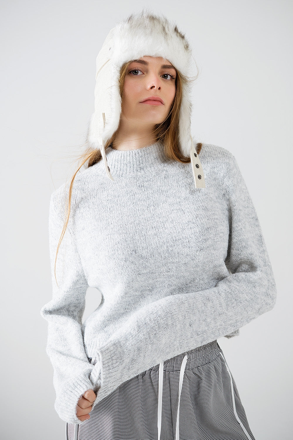 Jersey gris de manga larga con detalle de espalda abierta Q2