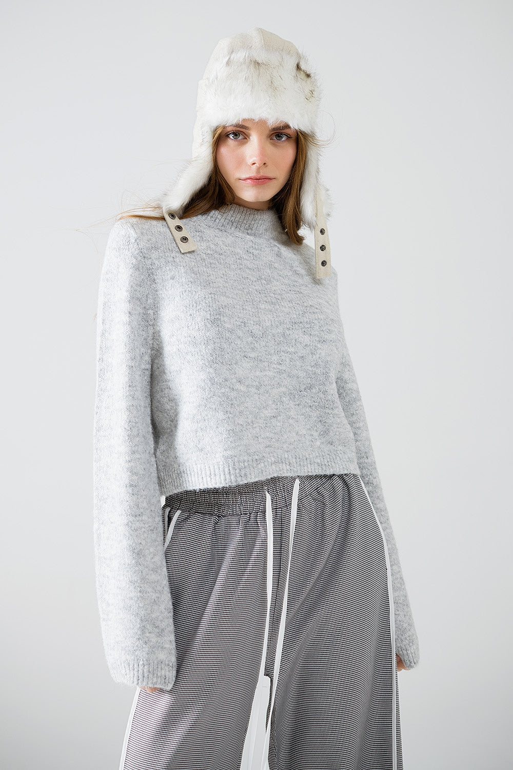 Jersey gris de manga larga con detalle de espalda abierta Q2