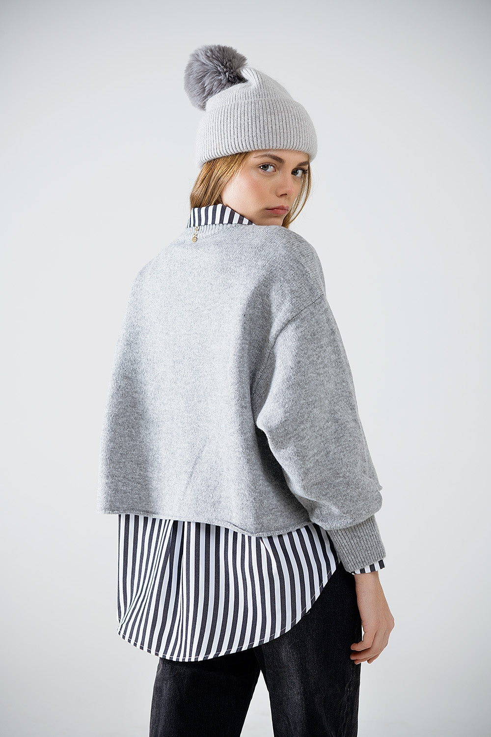 Jersey gris de punto suave con mangas globo Q2
