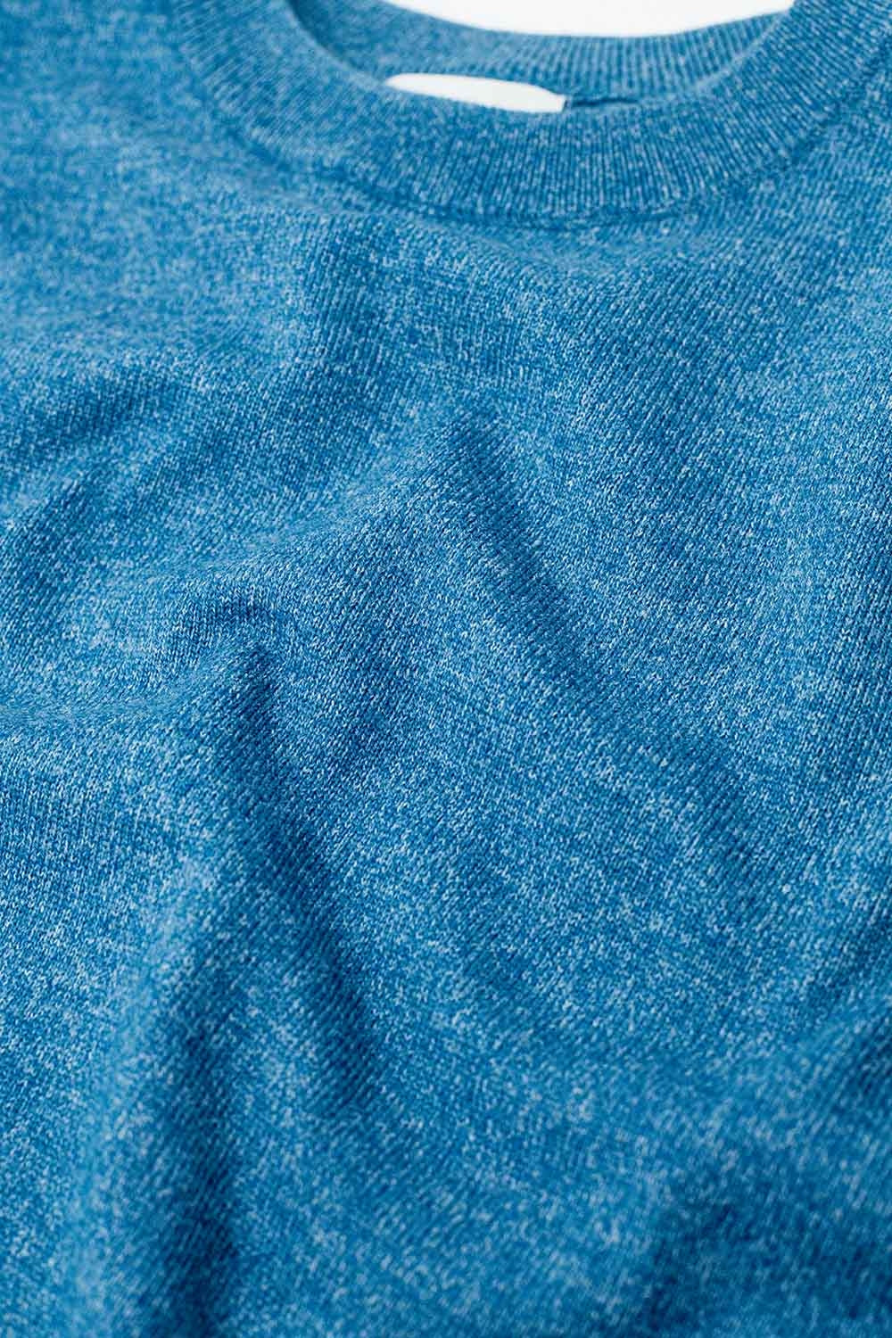 Jersey holgado de punto fino en azul con cuello redondo Q2