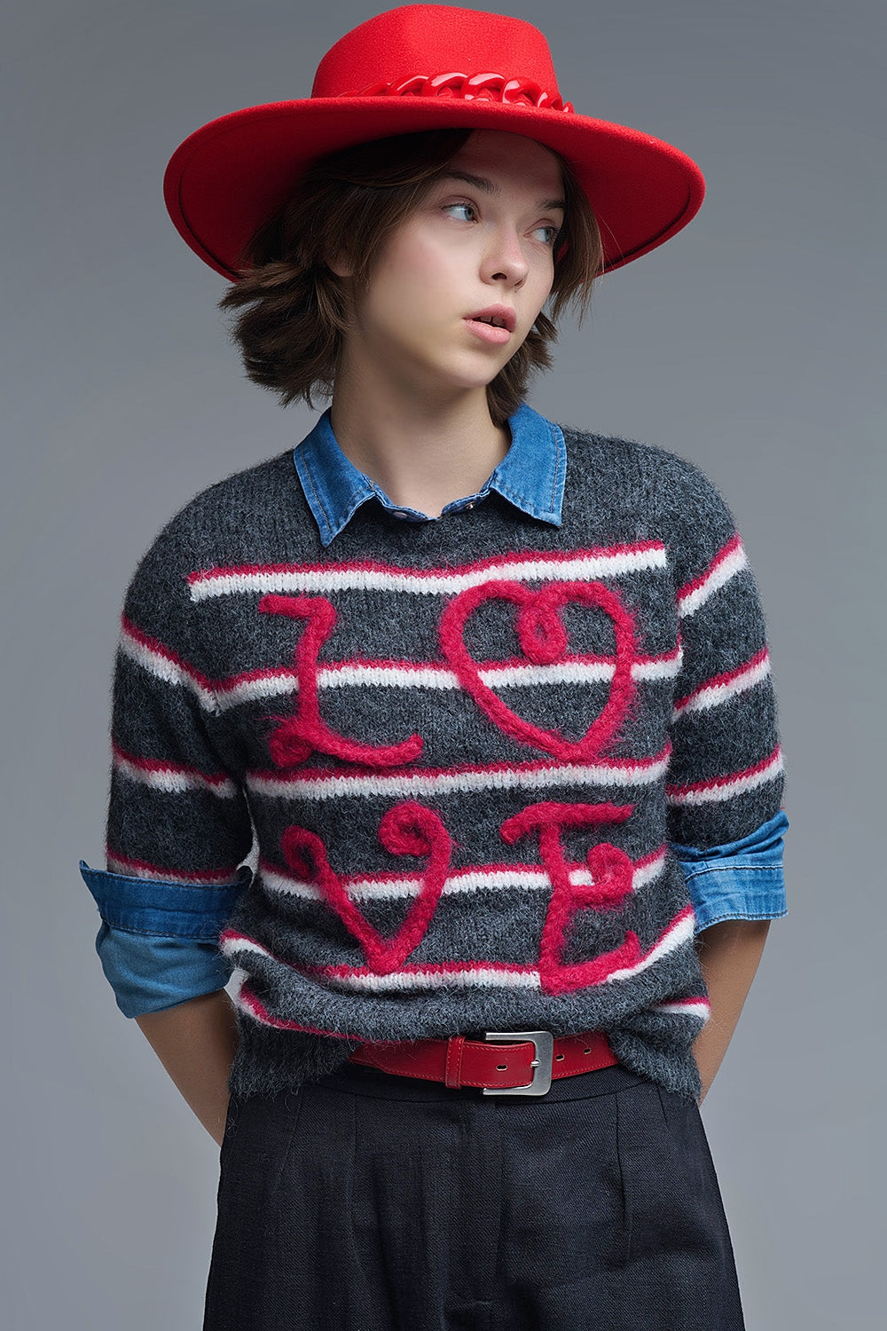 Jersey Love de manga corta bordado en gris oscuro Q2