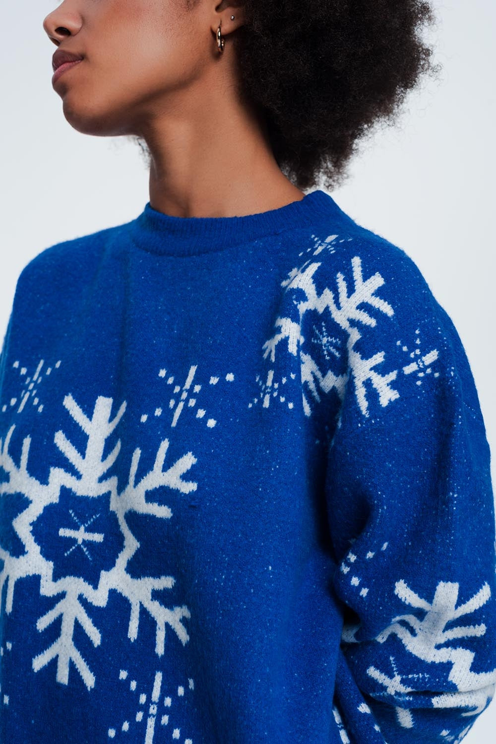 Jersey navideño con diseño de copos de nieve en color azul Q2