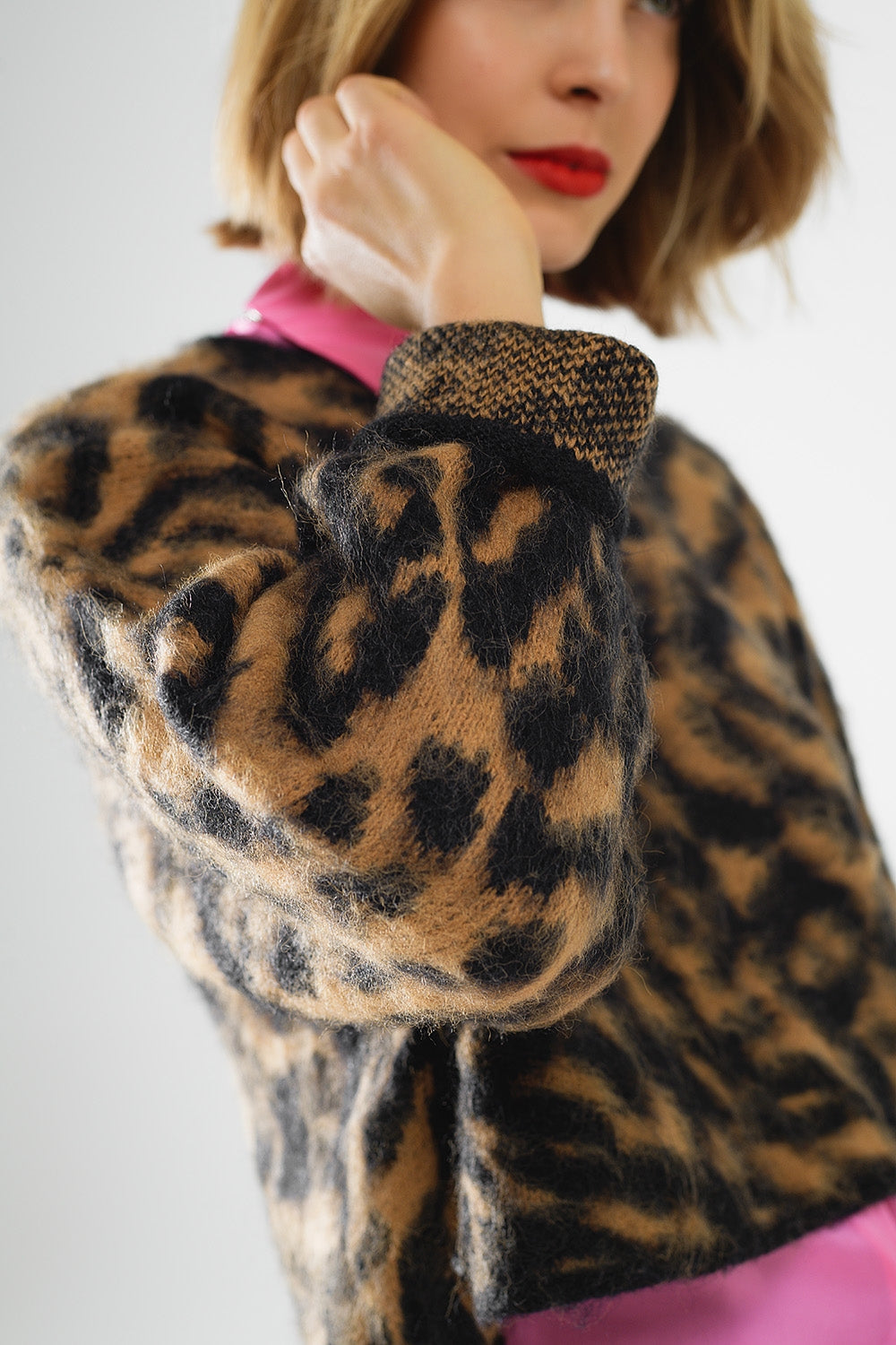 jersey negro con estampado de leopardo de punto con lana Q2