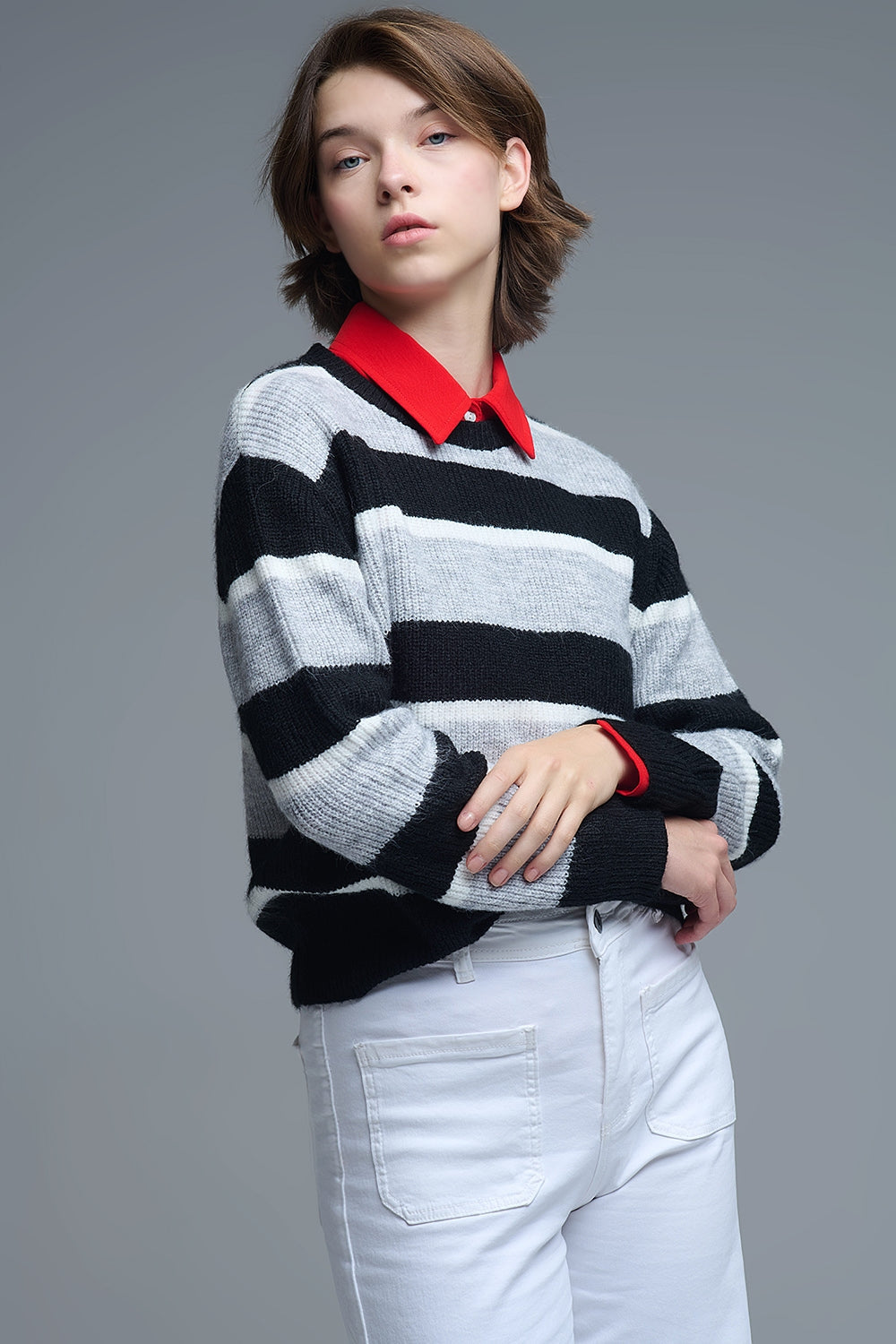 Jersey negro con rayas blancas y grises Q2